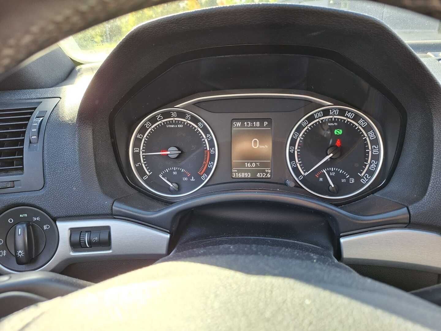 Skoda Octavia 2012 Combi 2,0 TDI 170 RS DSG Autom. - Myydään  Huutokaupat.com - Navi | Bluetooth | Nahkaverhoilu | Vakkari | 2x Aluvanteet hyvillä renkailla