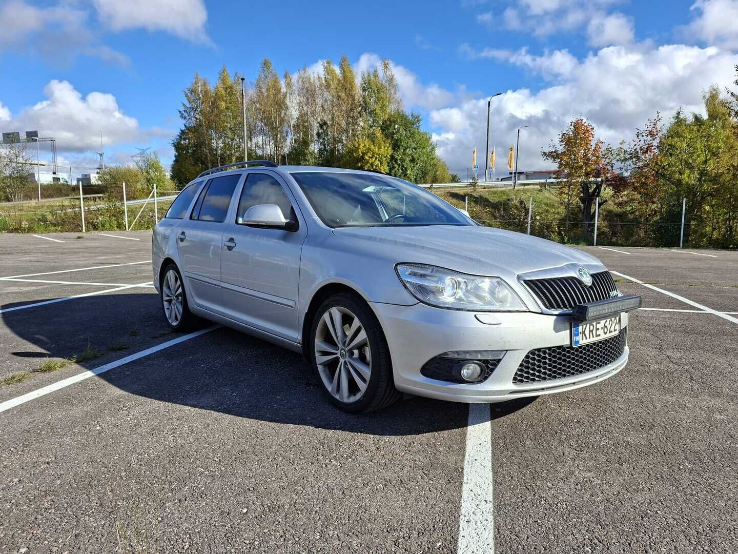 Skoda Octavia 2012 Combi 2,0 TDI 170 RS DSG Autom. - Myydään  Huutokaupat.com - Navi | Bluetooth | Nahkaverhoilu | Vakkari | 2x Aluvanteet hyvillä renkailla