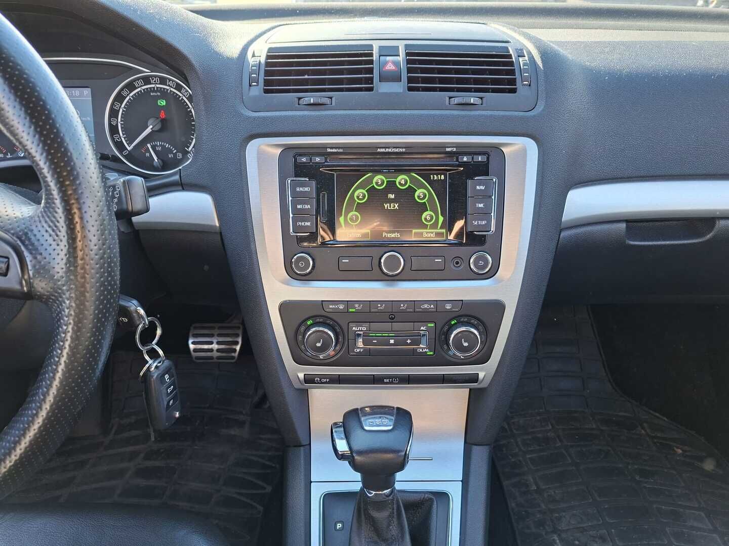 Skoda Octavia 2012 Combi 2,0 TDI 170 RS DSG Autom. - Myydään  Huutokaupat.com - Navi | Bluetooth | Nahkaverhoilu | Vakkari | 2x Aluvanteet hyvillä renkailla