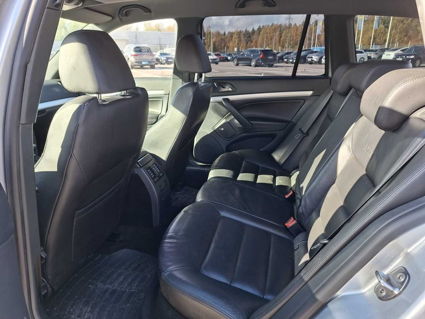 Skoda Octavia 2012 Combi 2,0 TDI 170 RS DSG Autom. - Myydään  Huutokaupat.com - Navi | Bluetooth | Nahkaverhoilu | Vakkari | 2x Aluvanteet hyvillä renkailla