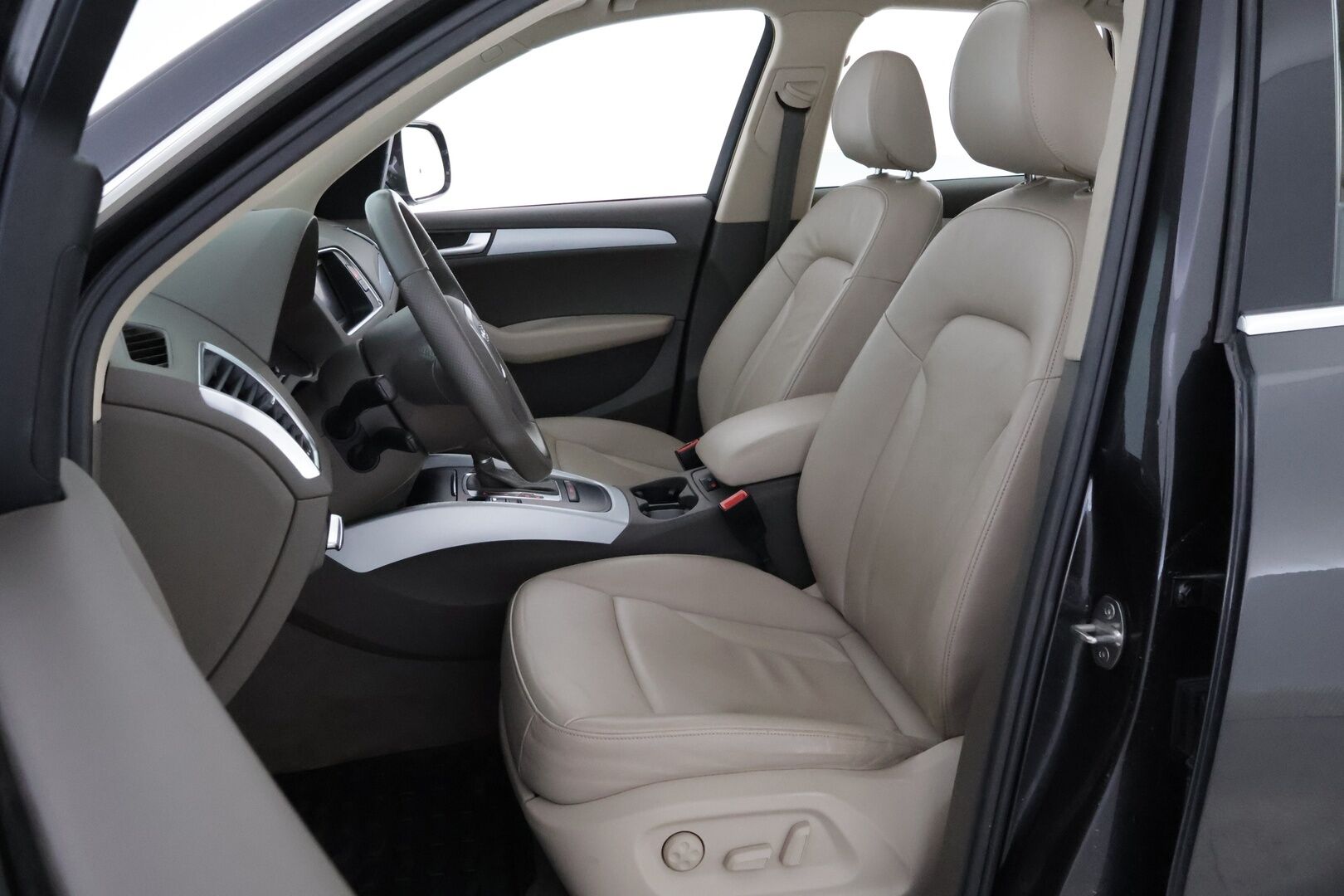 Audi Q5 2012 2,0 TDI (DPF) quattro S tronic Business MYYDÄÄN HUUTOKAUPAT.COM! - 2.Om Suomiauto | Webasto | Vaaleat Nahat | Vetokoukku | Lämmitetty & Viilennetty Mukiteline | Panorama | Tyyppiviat korjattu!
