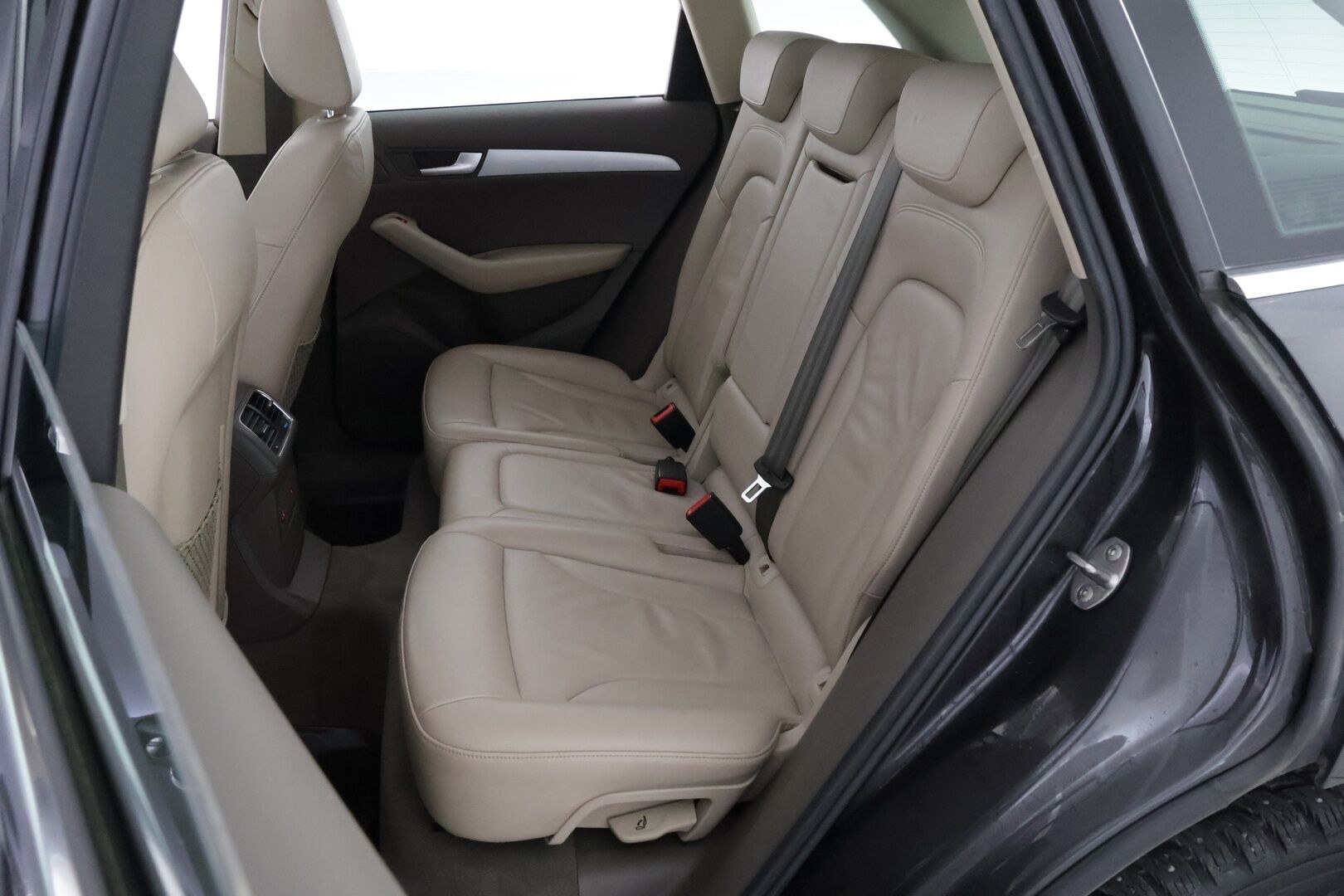 Audi Q5 2012 2,0 TDI (DPF) quattro S tronic Business MYYDÄÄN HUUTOKAUPAT.COM! - 2.Om Suomiauto | Webasto | Vaaleat Nahat | Vetokoukku | Lämmitetty & Viilennetty Mukiteline | Panorama | Tyyppiviat korjattu!