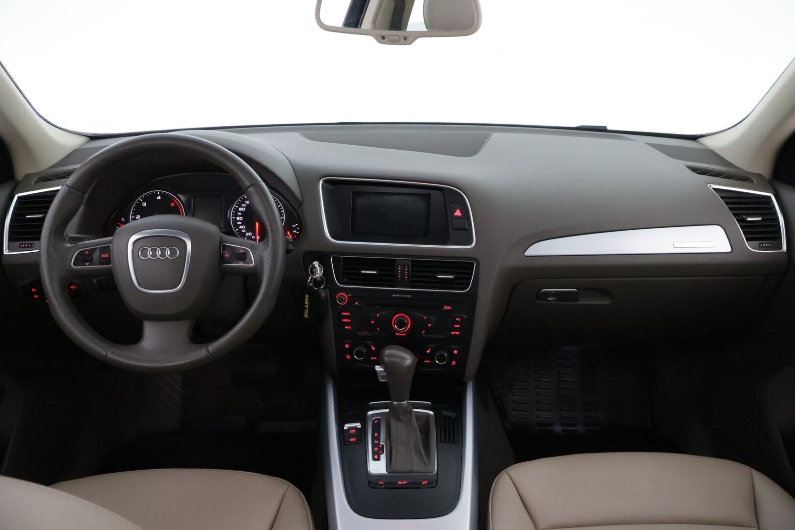 Audi Q5 2012 2,0 TDI (DPF) quattro S tronic Business MYYDÄÄN HUUTOKAUPAT.COM! - 2.Om Suomiauto | Webasto | Vaaleat Nahat | Vetokoukku | Lämmitetty & Viilennetty Mukiteline | Panorama | Tyyppiviat korjattu!