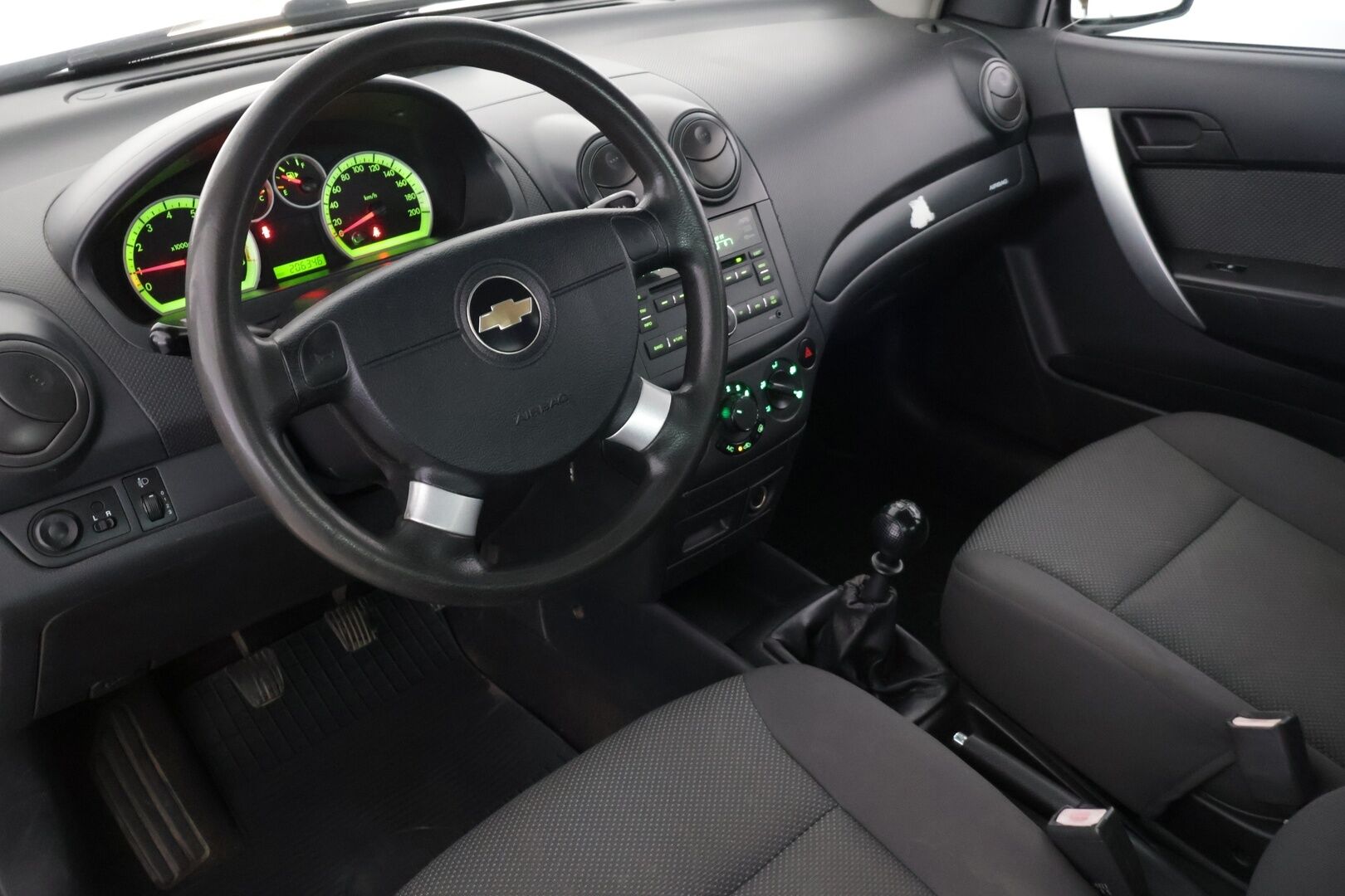Chevrolet Aveo 2009 4-ov LS 1,4 M/T AC Star * YritysOutlet - Myydään vain yrityksille * - ** Suomi-auto / Lohko / Kahdet renkaat **