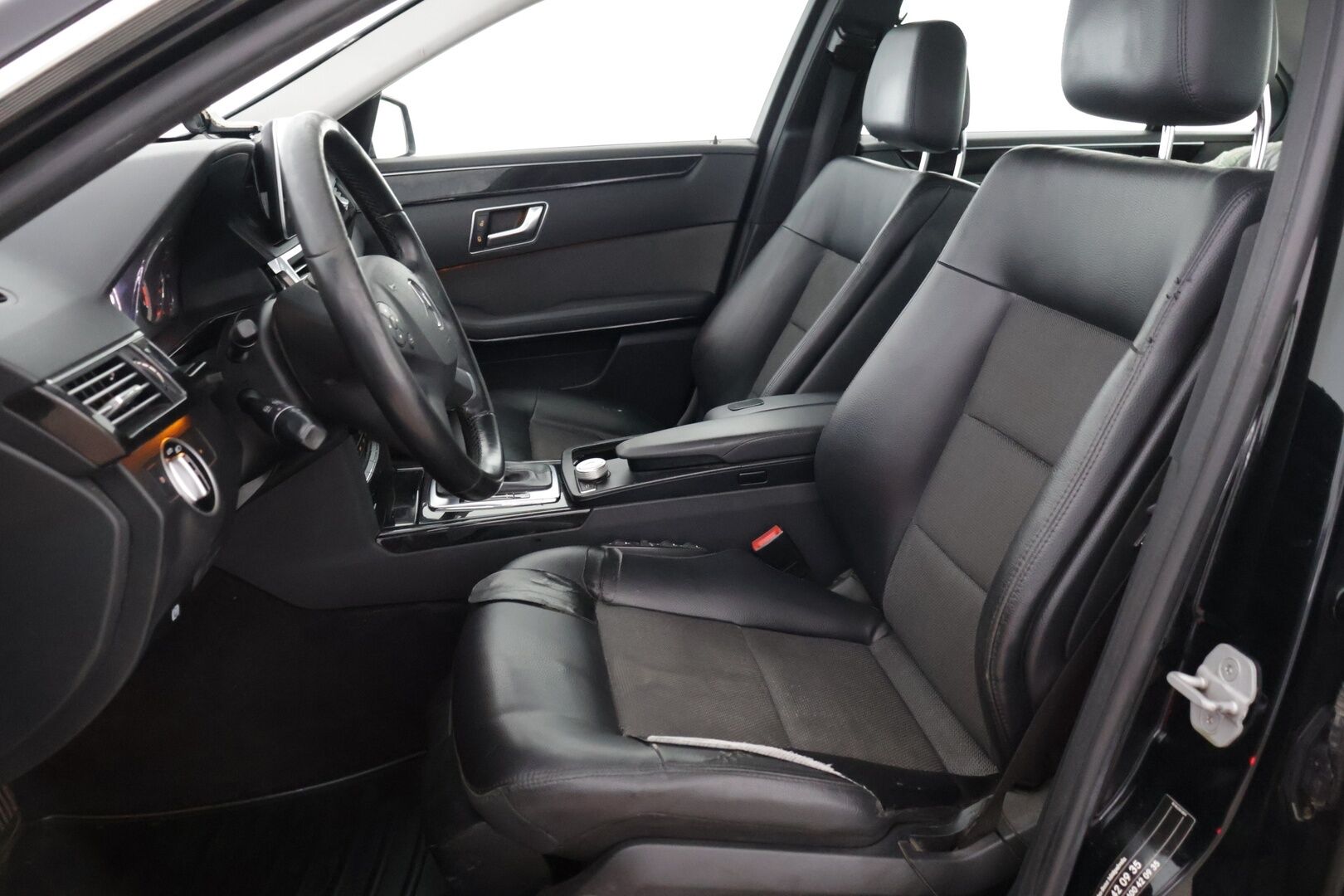Mercedes-Benz E 2011 200 CDI BE A Premium Business** YritysOutlet - Myydään vain yrityksille - Jälkiasennettu P.Kamera ja keskinäyttö / 2x Renkaat vanteineen