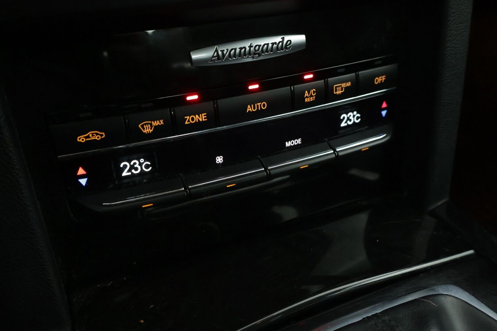 Mercedes-Benz E 2011 200 CDI BE A Premium Business** YritysOutlet - Myydään vain yrityksille - Jälkiasennettu P.Kamera ja keskinäyttö / 2x Renkaat vanteineen