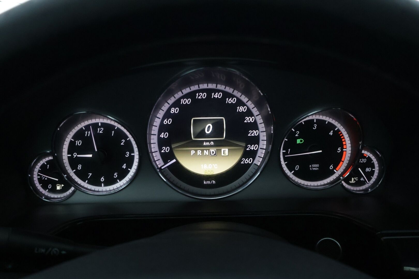 Mercedes-Benz E 2011 200 CDI BE A Premium Business** YritysOutlet - Myydään vain yrityksille - Jälkiasennettu P.Kamera ja keskinäyttö / 2x Renkaat vanteineen