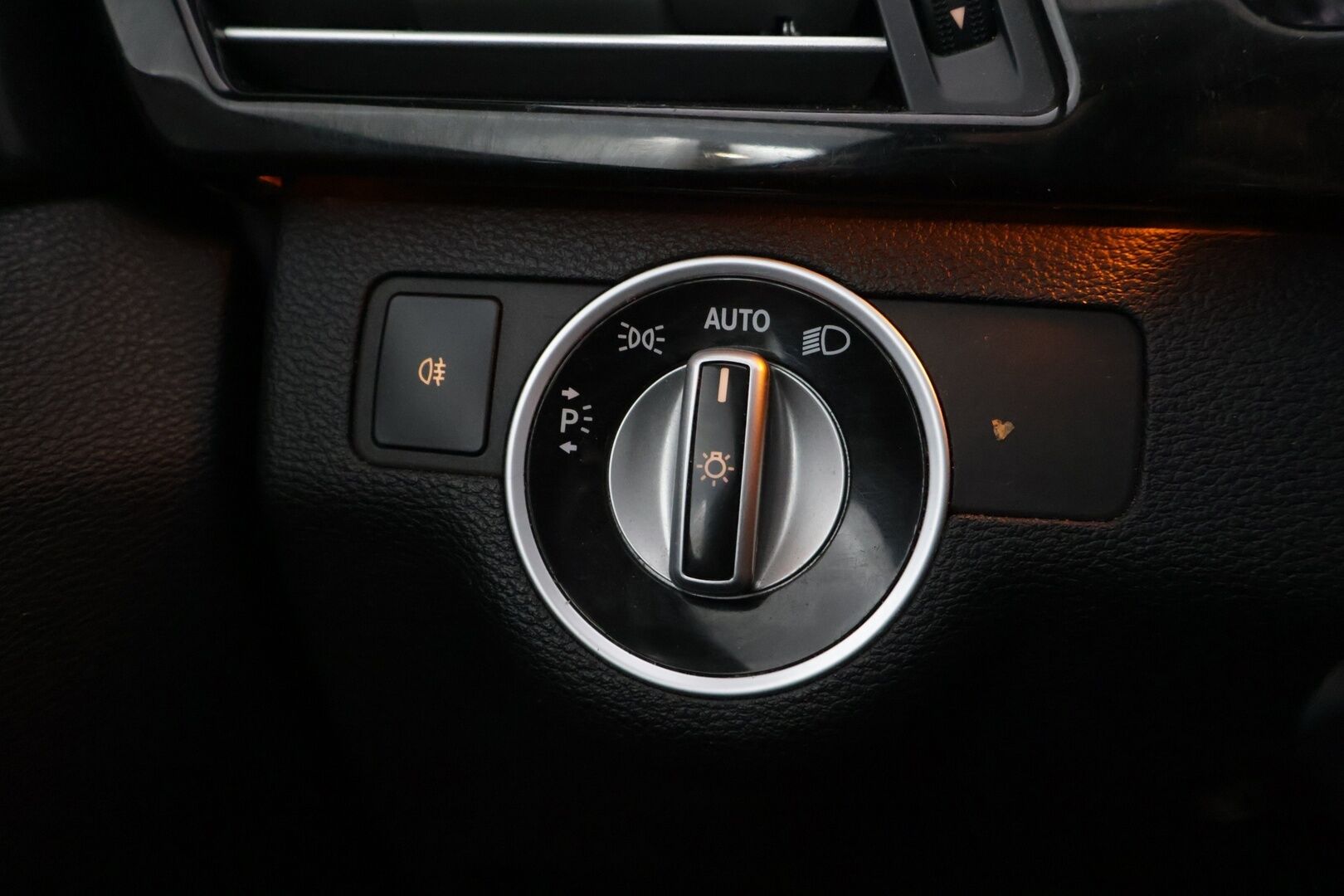 Mercedes-Benz E 2011 200 CDI BE A Premium Business** YritysOutlet - Myydään vain yrityksille - Jälkiasennettu P.Kamera ja keskinäyttö / 2x Renkaat vanteineen