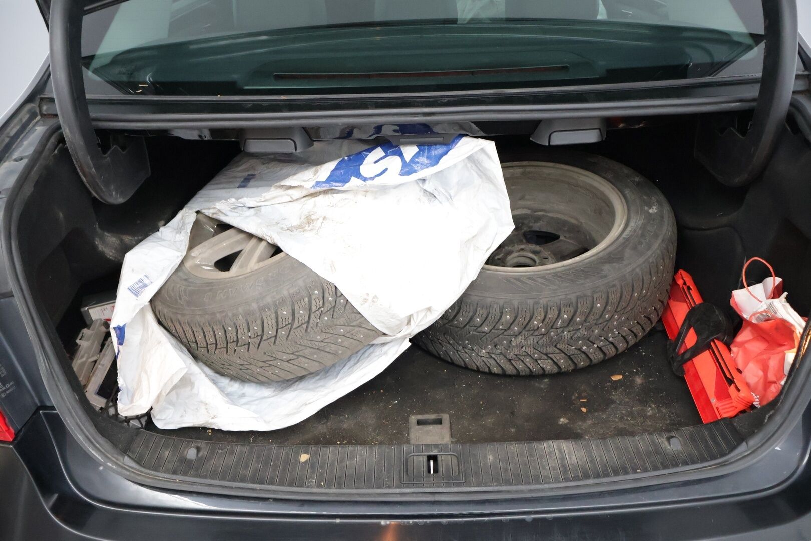 Mercedes-Benz E 2011 200 CDI BE A Premium Business** YritysOutlet - Myydään vain yrityksille - Jälkiasennettu P.Kamera ja keskinäyttö / 2x Renkaat vanteineen