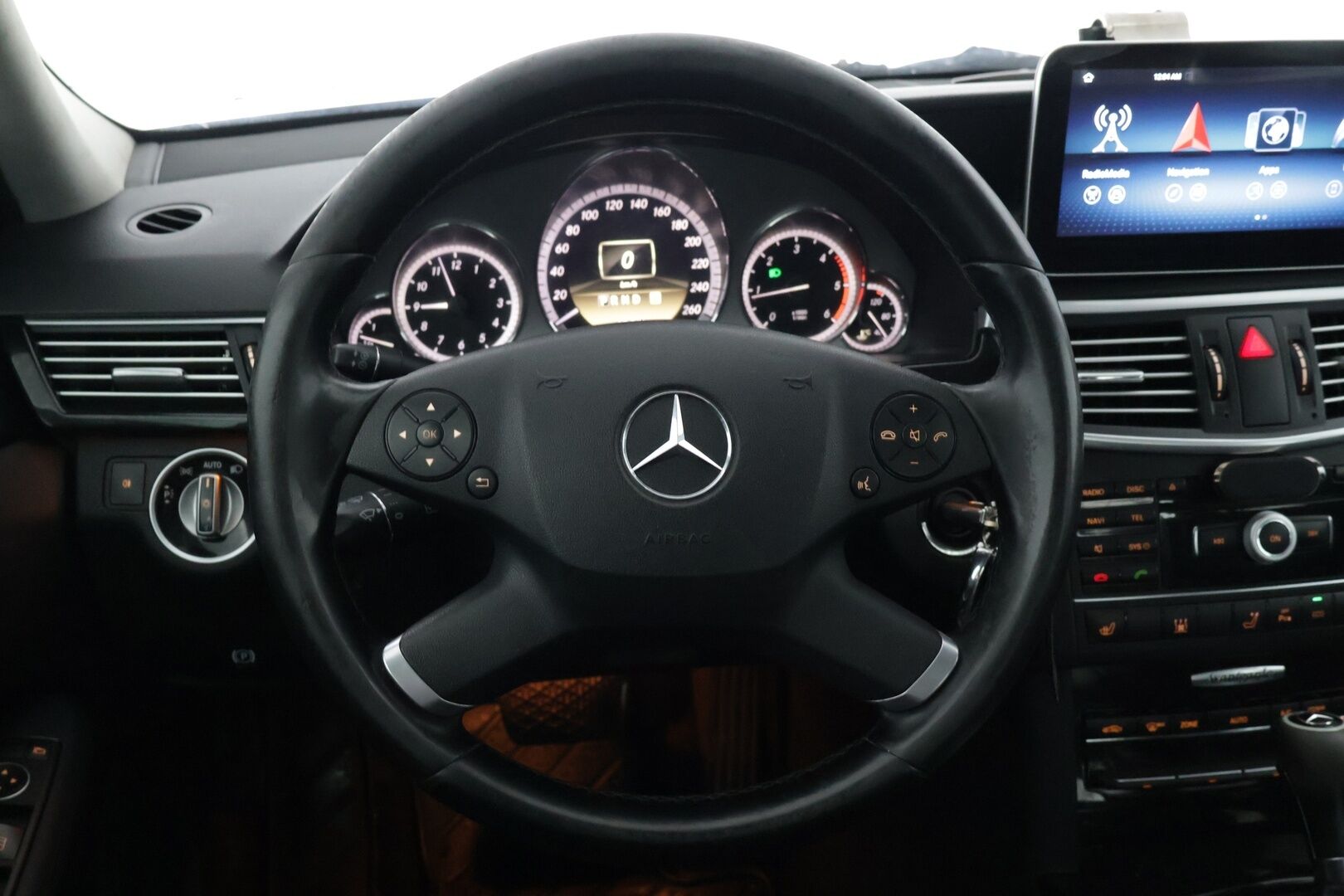 Mercedes-Benz E 2011 200 CDI BE A Premium Business** YritysOutlet - Myydään vain yrityksille - Jälkiasennettu P.Kamera ja keskinäyttö / 2x Renkaat vanteineen