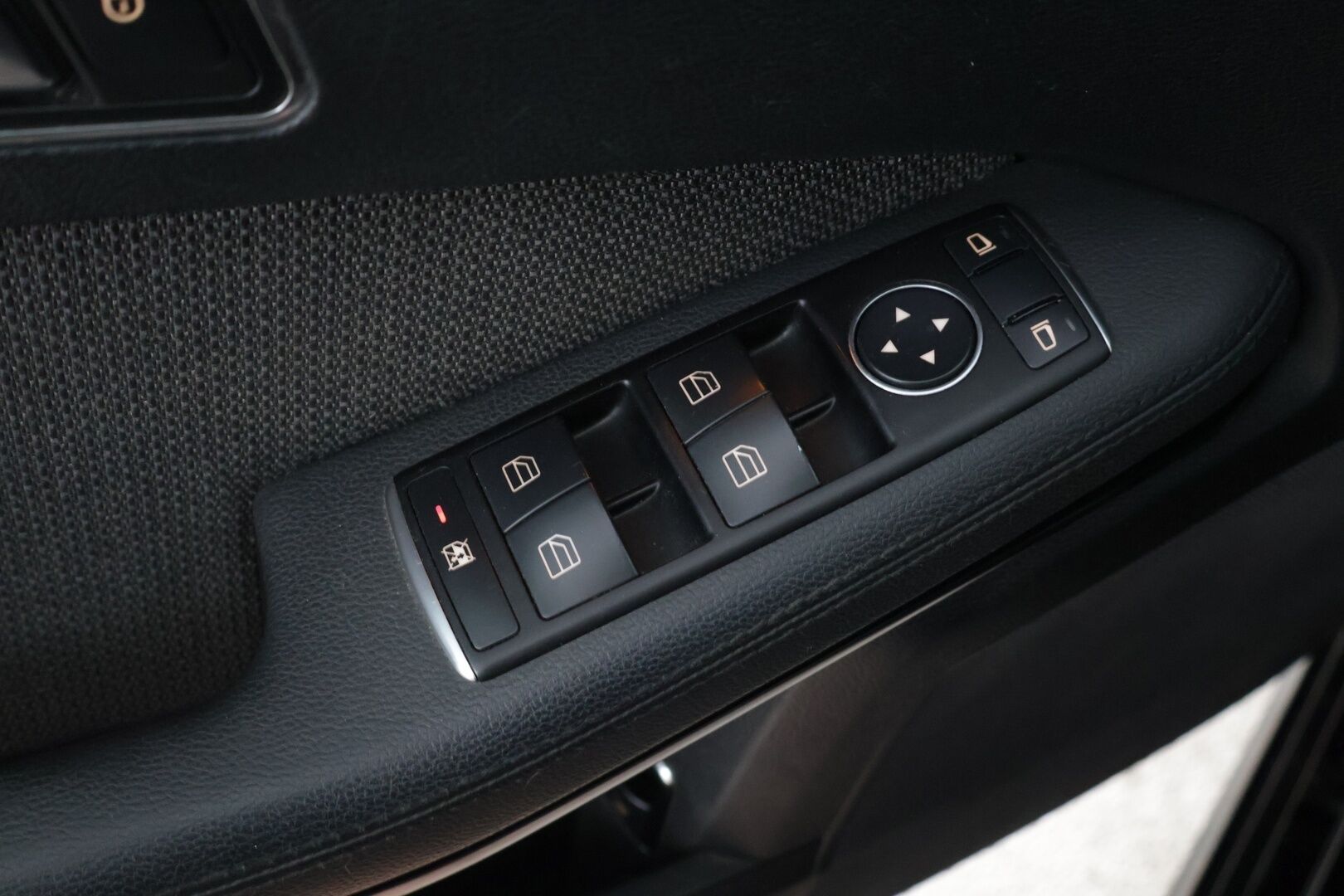 Mercedes-Benz E 2011 200 CDI BE A Premium Business** YritysOutlet - Myydään vain yrityksille - Jälkiasennettu P.Kamera ja keskinäyttö / 2x Renkaat vanteineen