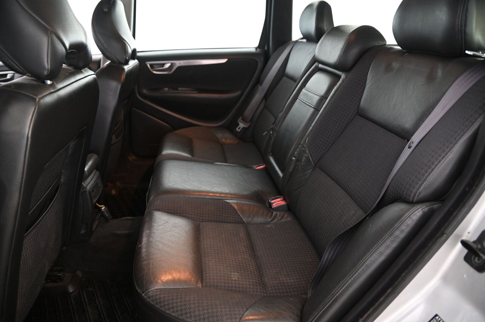 Volvo V70 2001 2,4T *Myydään Huutokaupat.com* - Myydään Huutokaupat.com