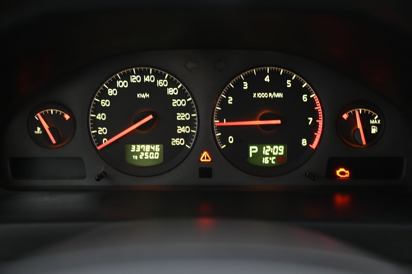 Volvo V70 2001 2,4T *Myydään Huutokaupat.com* - Myydään Huutokaupat.com