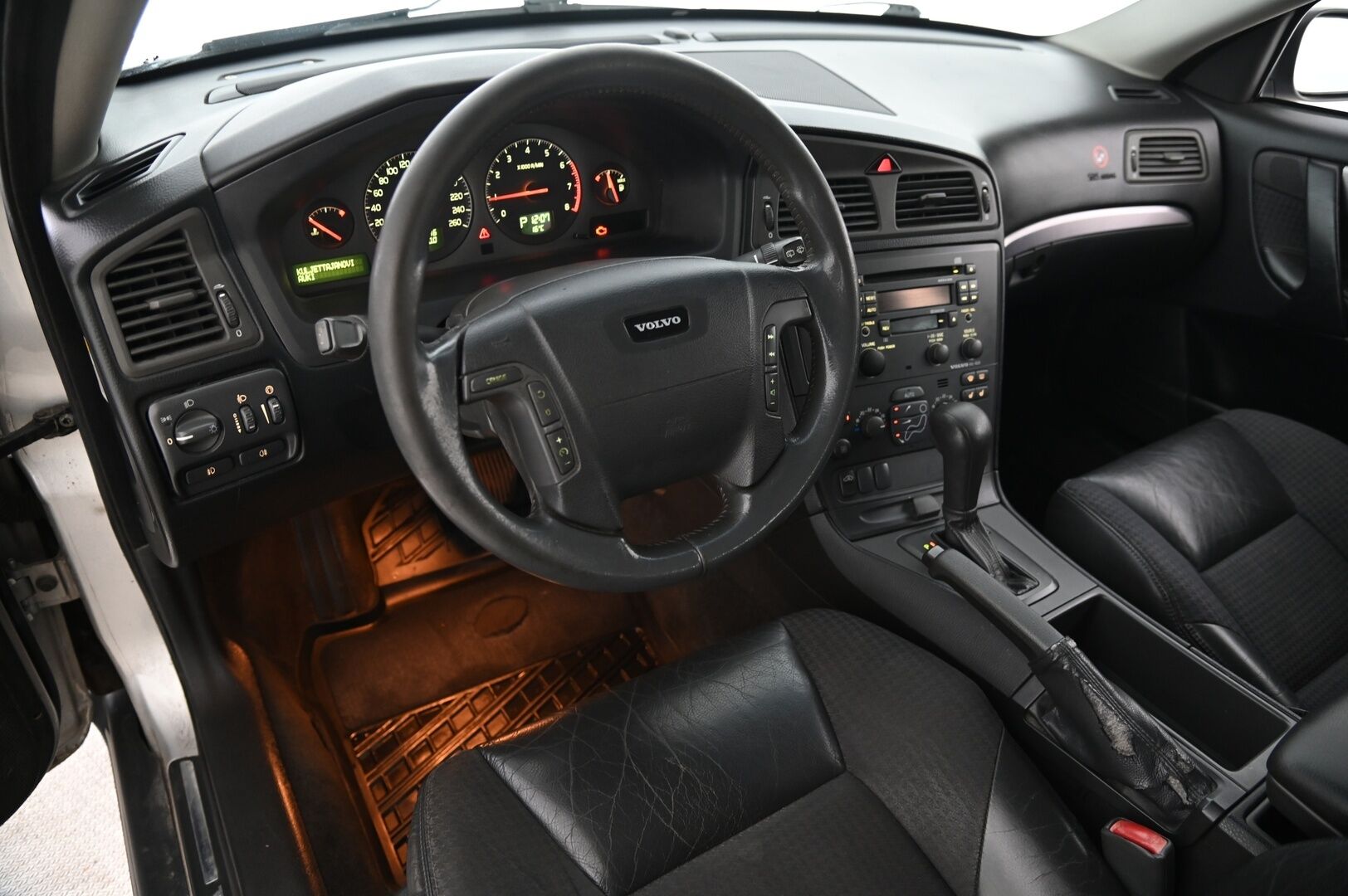 Volvo V70 2001 2,4T *Myydään Huutokaupat.com* - Myydään Huutokaupat.com