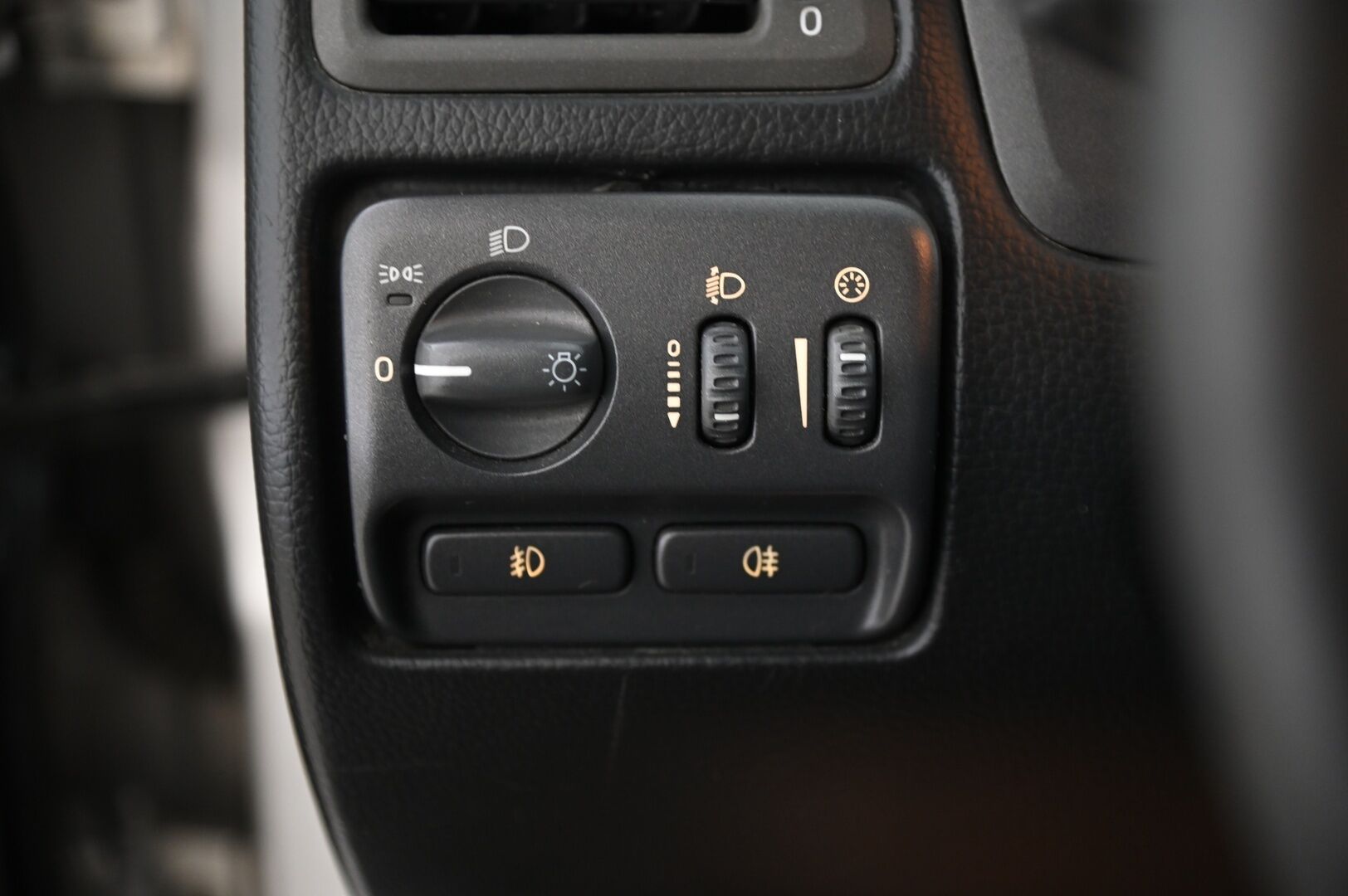Volvo V70 2001 2,4T *Myydään Huutokaupat.com* - Myydään Huutokaupat.com