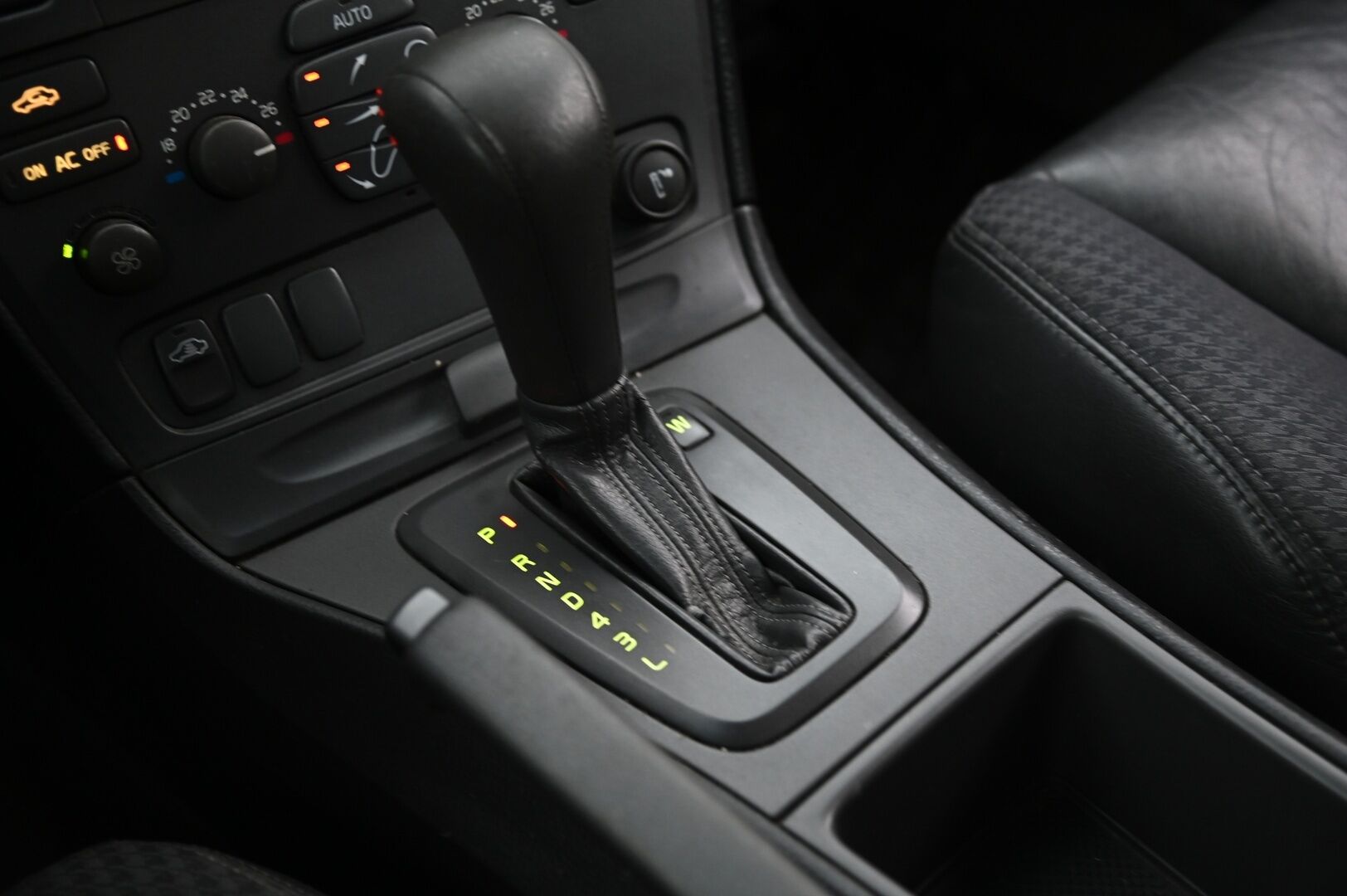 Volvo V70 2001 2,4T *Myydään Huutokaupat.com* - Myydään Huutokaupat.com