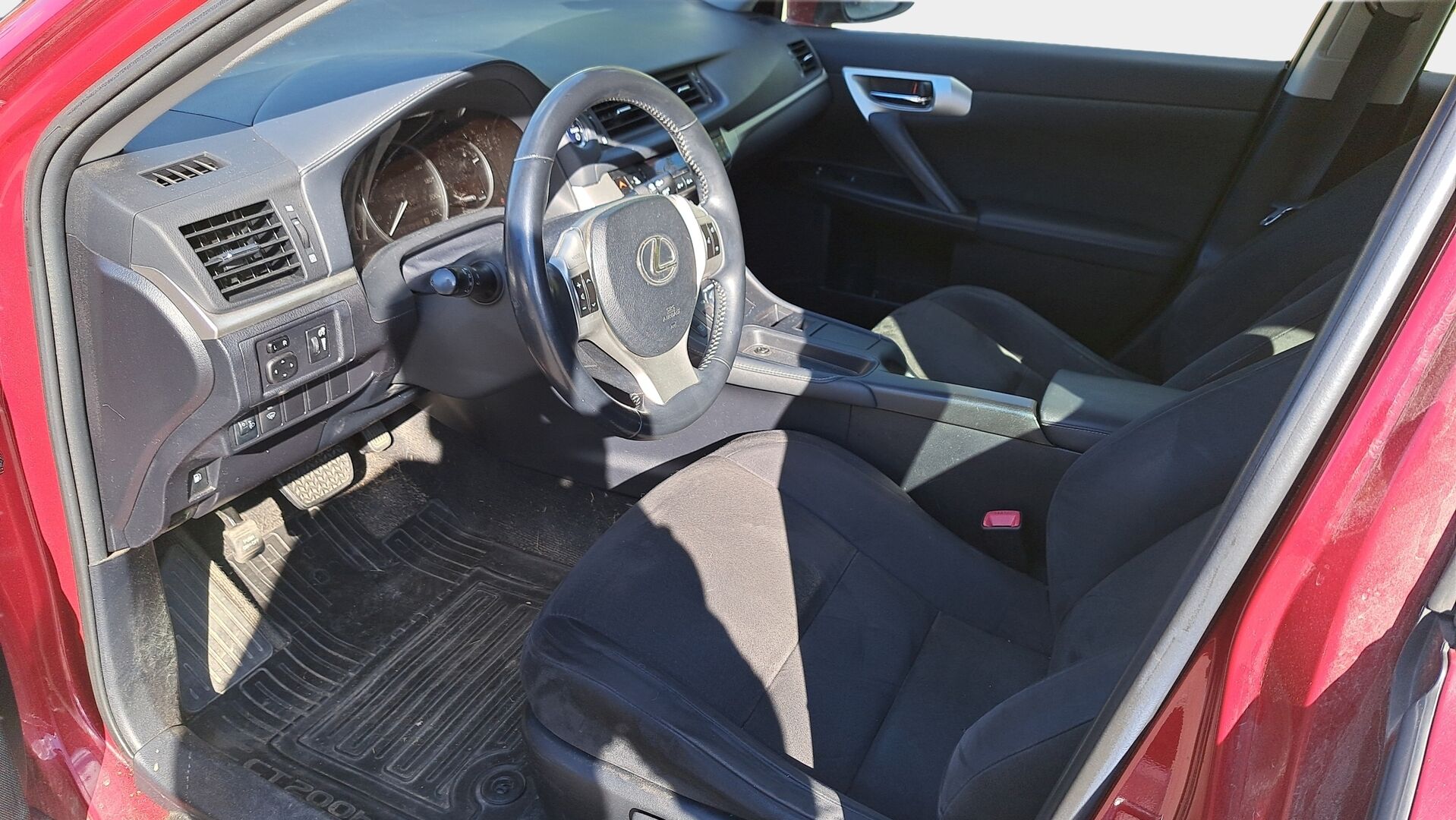 Lexus CT 2012 200h Hybrid A E * Juuri Katsastettu SuomiAuto / Ilmastointi / Lohkolämmitin / Lämmitettävä tuulilasi / Kahdet Renkaat / Taloudellinen*