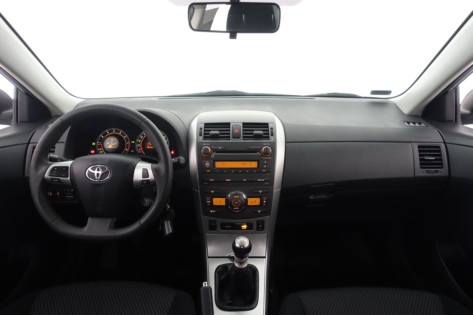 Toyota Corolla 2012 1,6 Valvematic Linea Sol 4ov - Suomi-auto | Lohko+sisäpistoke | vakkari | 2x renkaat | Huoltokirja | Radio + CD soitin | 