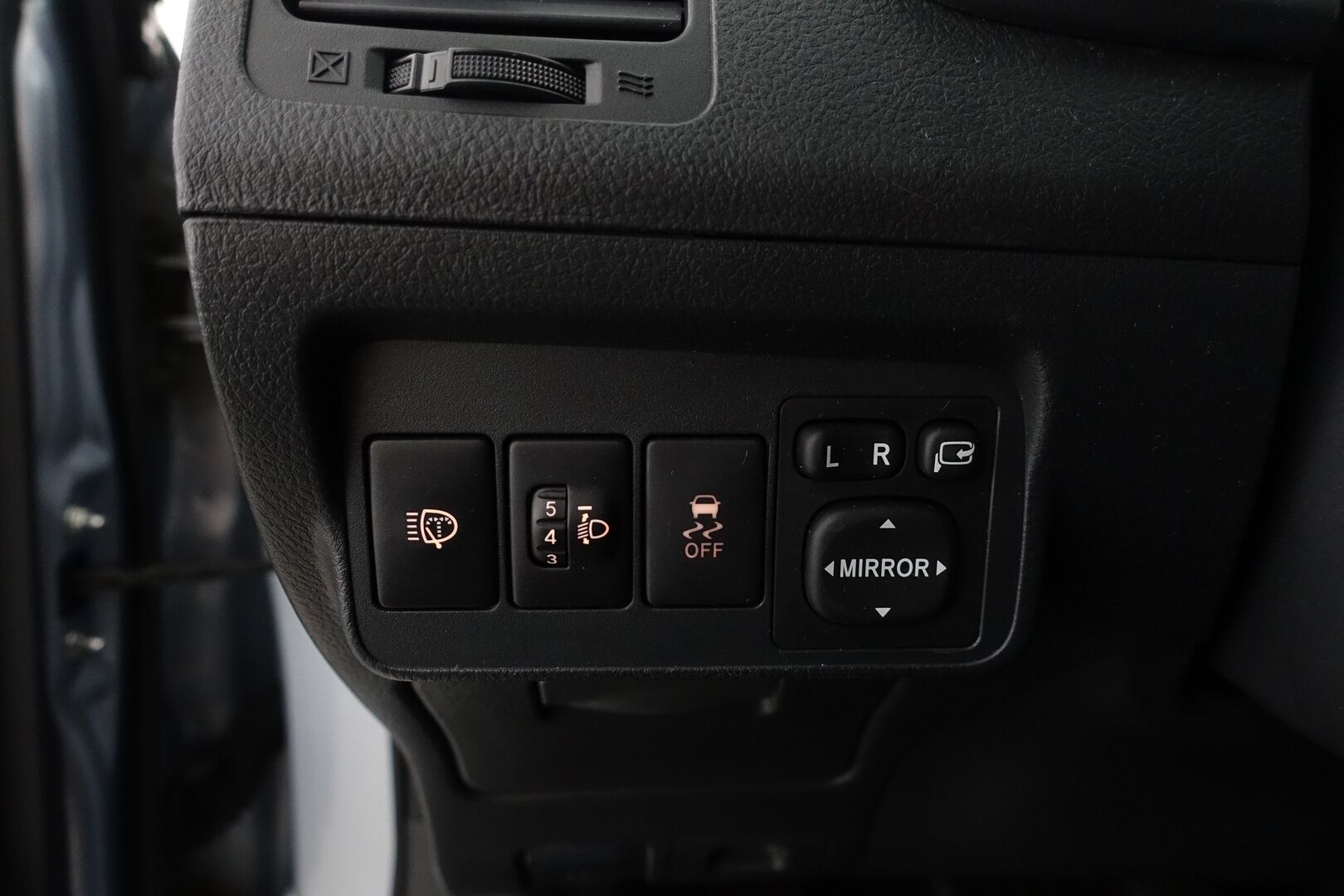 Toyota Corolla 2012 1,6 Valvematic Linea Sol 4ov - Suomi-auto | Lohko+sisäpistoke | vakkari | 2x renkaat | Huoltokirja | Radio + CD soitin | 