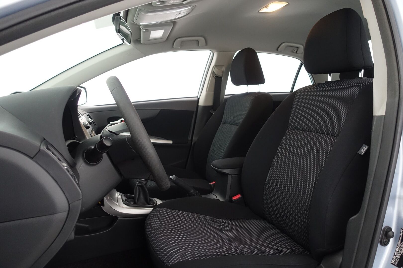 Toyota Corolla 2012 1,6 Valvematic Linea Sol 4ov - Suomi-auto | Lohko+sisäpistoke | vakkari | 2x renkaat | Huoltokirja | Radio + CD soitin | 