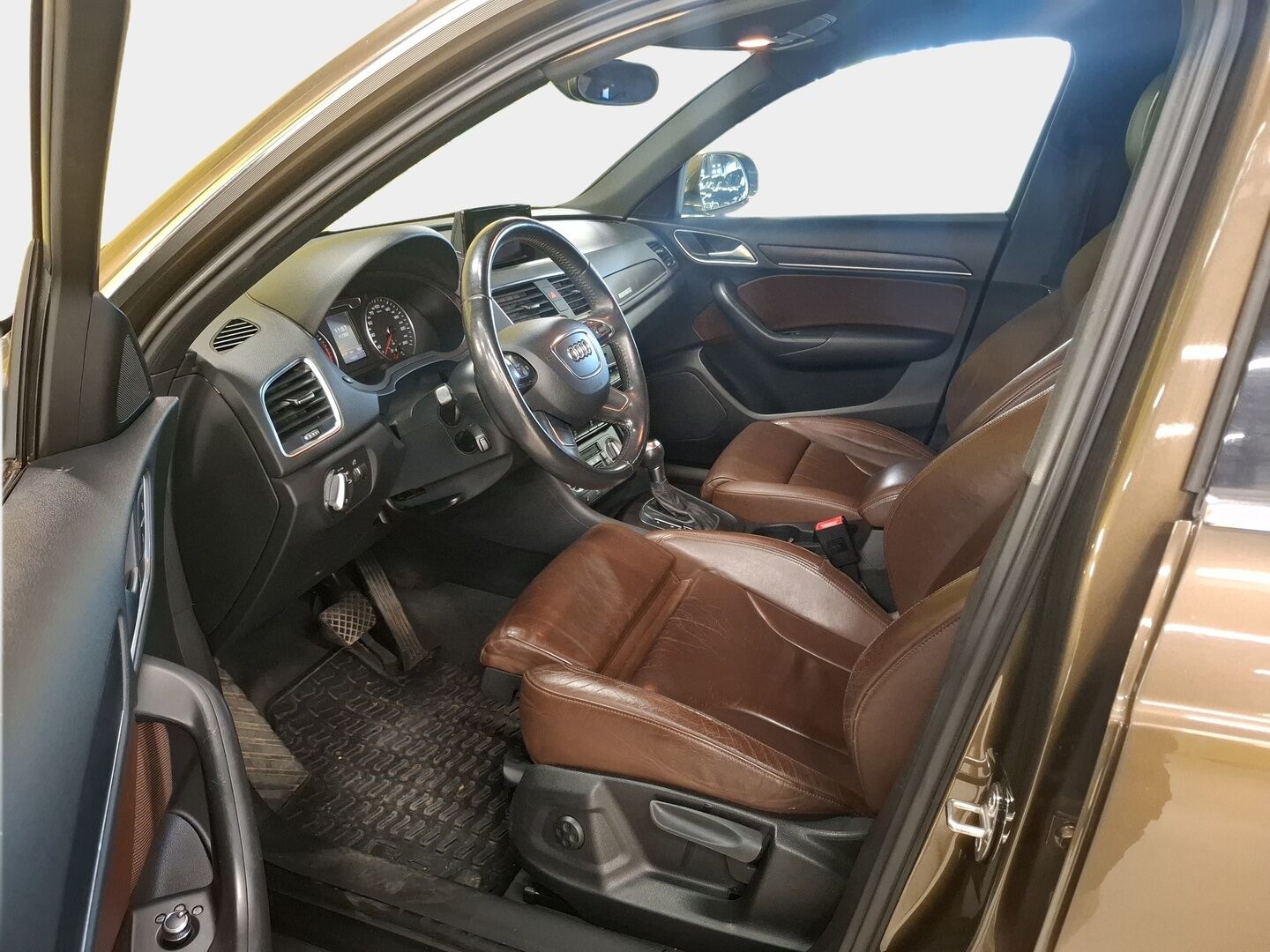 Audi Q3 2012 2,0 TFSI 155 kW quattro S tronic Start-Stop Business - | Ruskeat nahat | Lohko | Tutka | Vakkari | 2x hyväkuntoiset renkaat | Mustakatto | Särmät huollot |