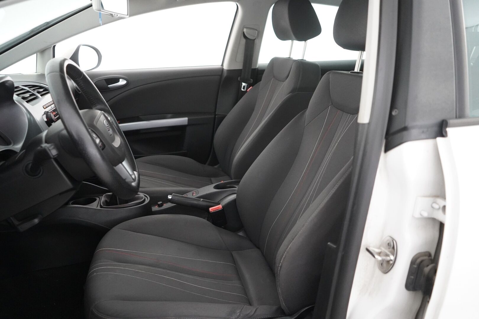 Seat Leon 2012 1,6 TDI Copa Plus - YritysOutlet - Myydään vain yrityksille - Suomi- auto | Lohkolämmitin | Vakkari | Navi | Koukku | Kahdet renkaat vanteineen | Huoltokirja