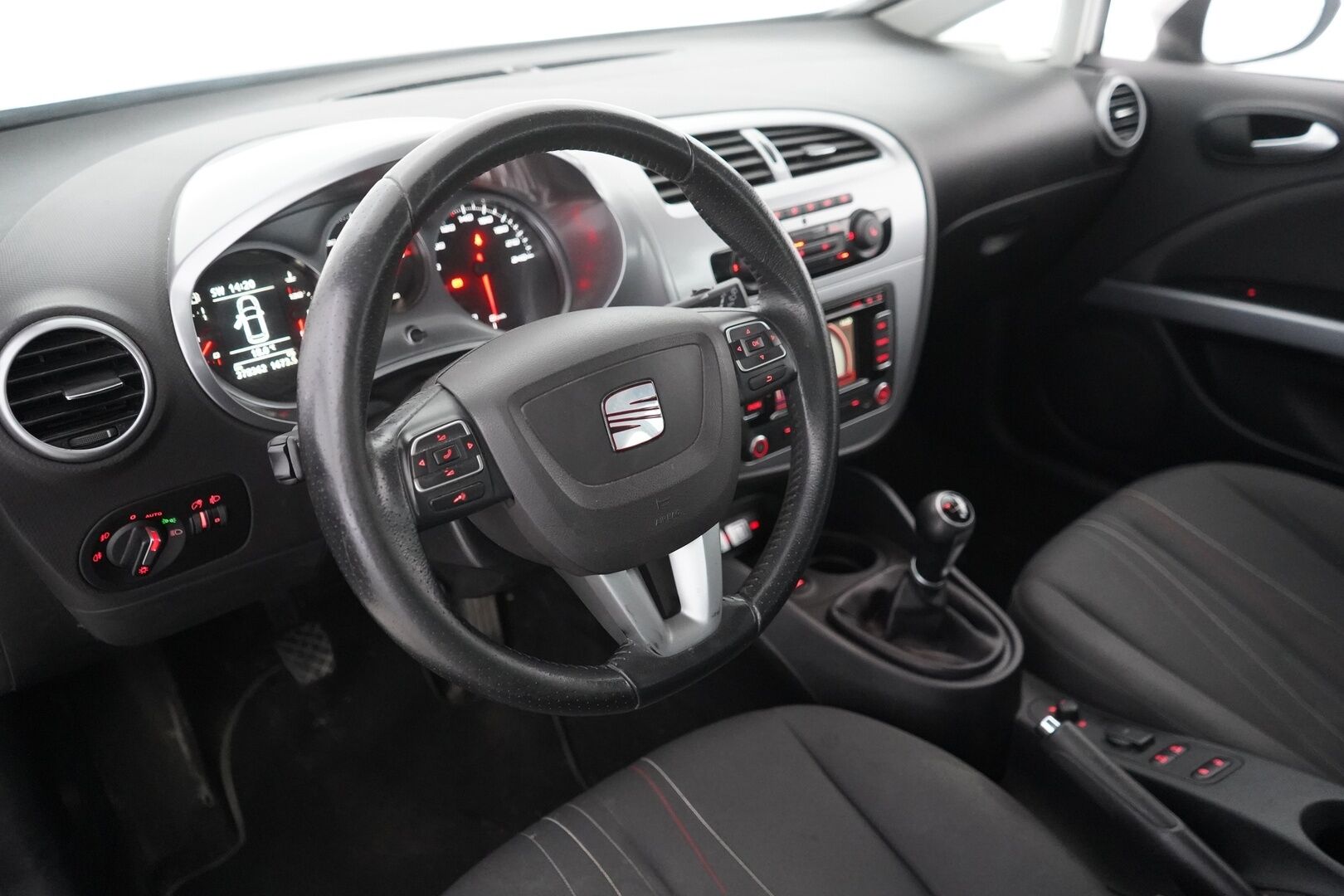 Seat Leon 2012 1,6 TDI Copa Plus - YritysOutlet - Myydään vain yrityksille - Suomi- auto | Lohkolämmitin | Vakkari | Navi | Koukku | Kahdet renkaat vanteineen | Huoltokirja