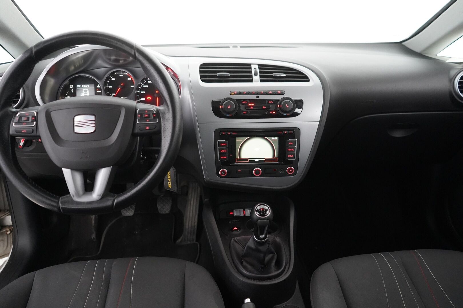 Seat Leon 2012 1,6 TDI Copa Plus - YritysOutlet - Myydään vain yrityksille - Suomi- auto | Lohkolämmitin | Vakkari | Navi | Koukku | Kahdet renkaat vanteineen | Huoltokirja