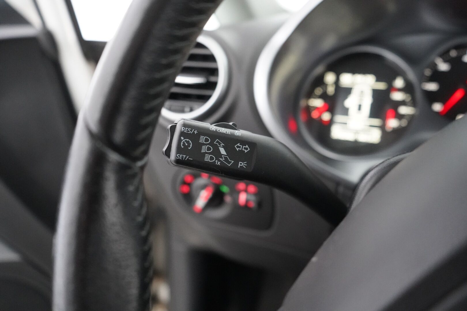 Seat Leon 2012 1,6 TDI Copa Plus - YritysOutlet - Myydään vain yrityksille - Suomi- auto | Lohkolämmitin | Vakkari | Navi | Koukku | Kahdet renkaat vanteineen | Huoltokirja