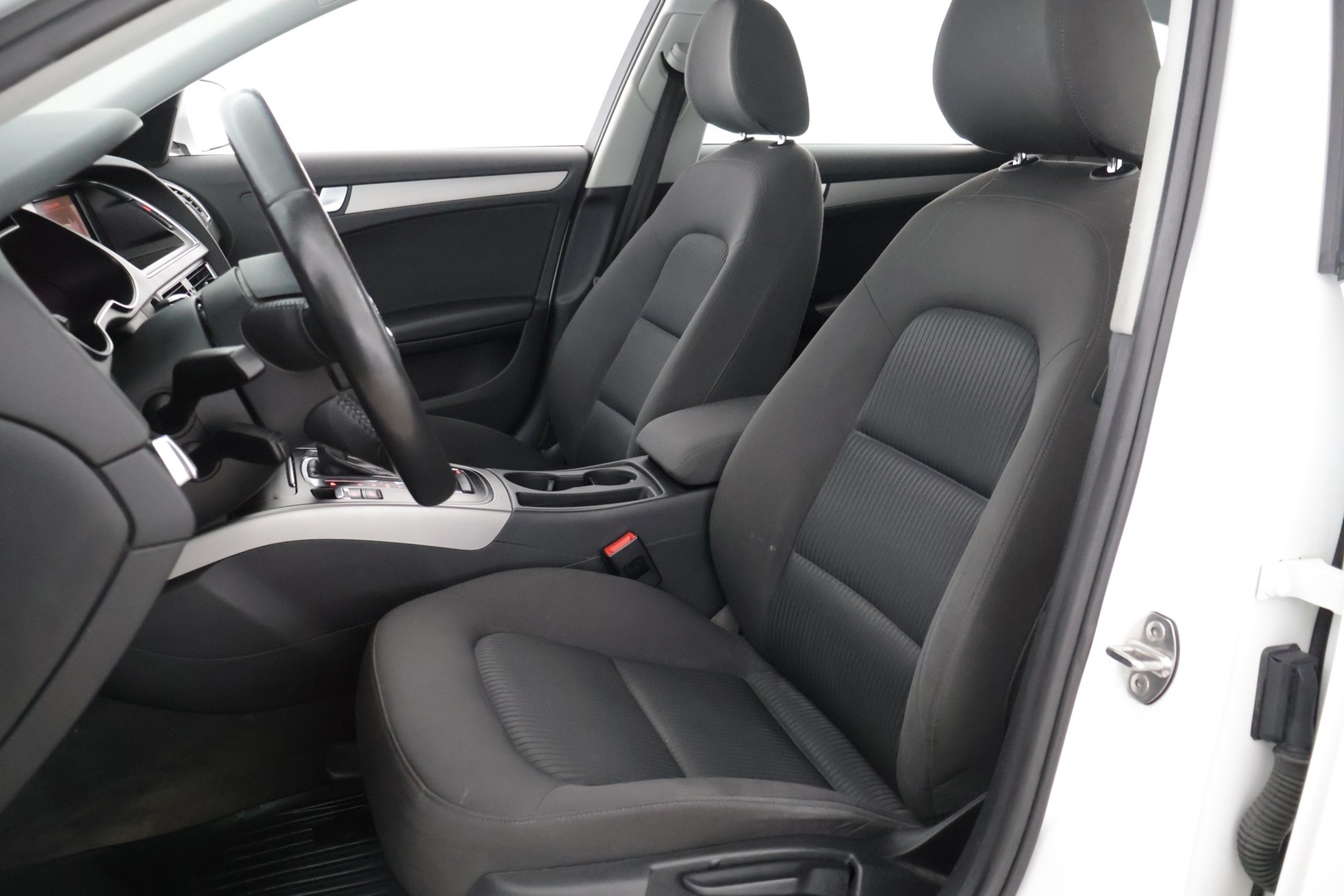 Audi A4 2012 Avant Business 1,8 TFSI 125 kW * / Yritys-outlet - myydään vain yrityksille! / Suomi-auto / Vakkari / P-tutkat / Lohkolämmitin / Xenon / * - Yritys outlet - Myydään vain yrityksille! Suomi-auto - HULLUT AVAJAISHULINAT KORKOTARJOUS 3,29 %