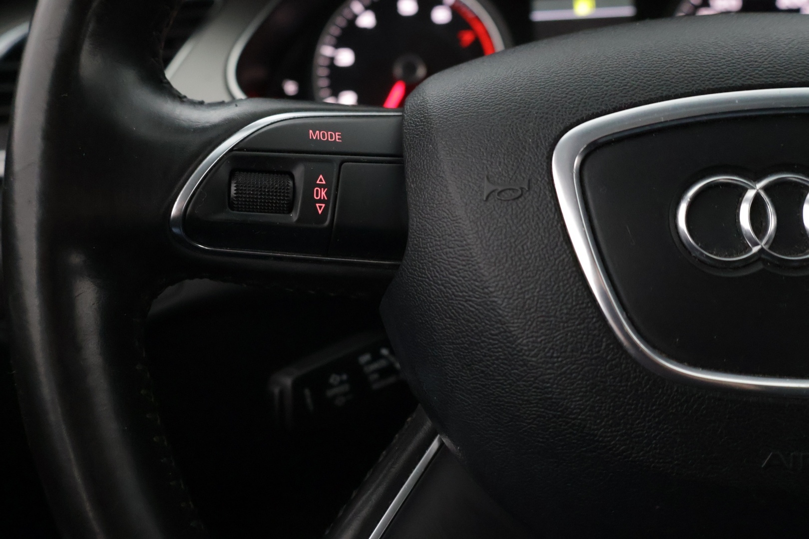 Audi A4 2012 Avant Business 1,8 TFSI 125 kW * / Yritys-outlet - myydään vain yrityksille! / Suomi-auto / Vakkari / P-tutkat / Lohkolämmitin / Xenon / * - Yritys outlet - Myydään vain yrityksille! Suomi-auto - HULLUT AVAJAISHULINAT KORKOTARJOUS 3,29 %