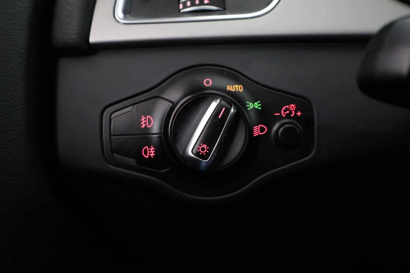 Audi A4 2012 Avant Business 1,8 TFSI 125 kW * / Yritys-outlet - myydään vain yrityksille! / Suomi-auto / Vakkari / P-tutkat / Lohkolämmitin / Xenon / * - Yritys outlet - Myydään vain yrityksille! Suomi-auto - HULLUT AVAJAISHULINAT KORKOTARJOUS 3,29 %