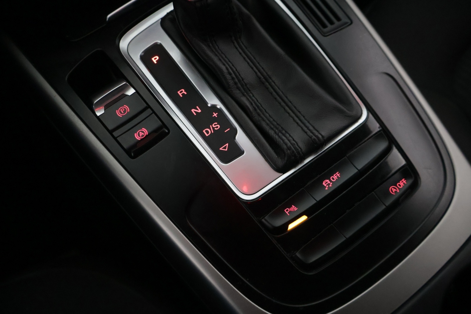 Audi A4 2012 Avant Business 1,8 TFSI 125 kW * / Yritys-outlet - myydään vain yrityksille! / Suomi-auto / Vakkari / P-tutkat / Lohkolämmitin / Xenon / * - Yritys outlet - Myydään vain yrityksille! Suomi-auto - HULLUT AVAJAISHULINAT KORKOTARJOUS 3,29 %