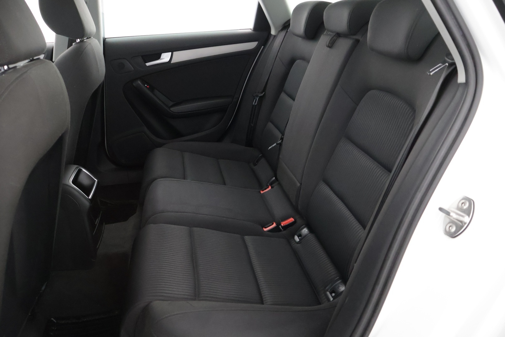 Audi A4 2012 Avant Business 1,8 TFSI 125 kW * / Yritys-outlet - myydään vain yrityksille! / Suomi-auto / Vakkari / P-tutkat / Lohkolämmitin / Xenon / * - Yritys outlet - Myydään vain yrityksille! Suomi-auto - HULLUT AVAJAISHULINAT KORKOTARJOUS 3,29 %