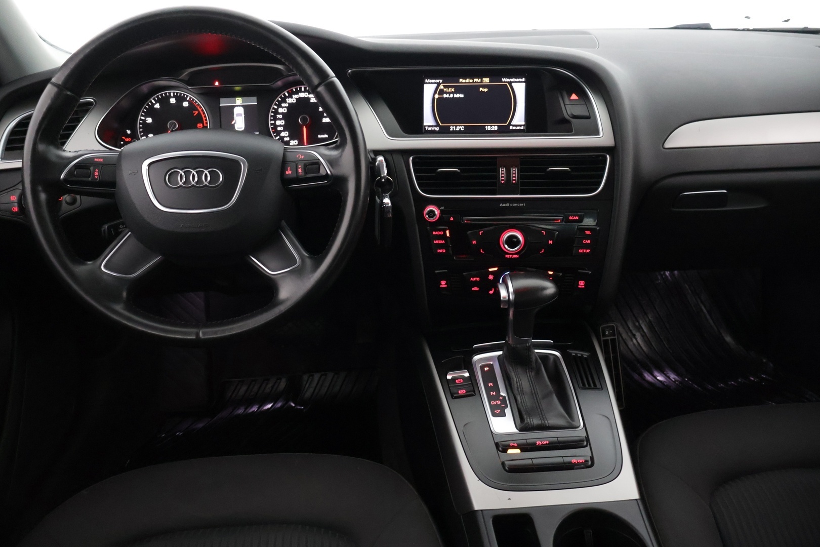 Audi A4 2012 Avant Business 1,8 TFSI 125 kW * / Yritys-outlet - myydään vain yrityksille! / Suomi-auto / Vakkari / P-tutkat / Lohkolämmitin / Xenon / * - Yritys outlet - Myydään vain yrityksille! Suomi-auto - HULLUT AVAJAISHULINAT KORKOTARJOUS 3,29 %