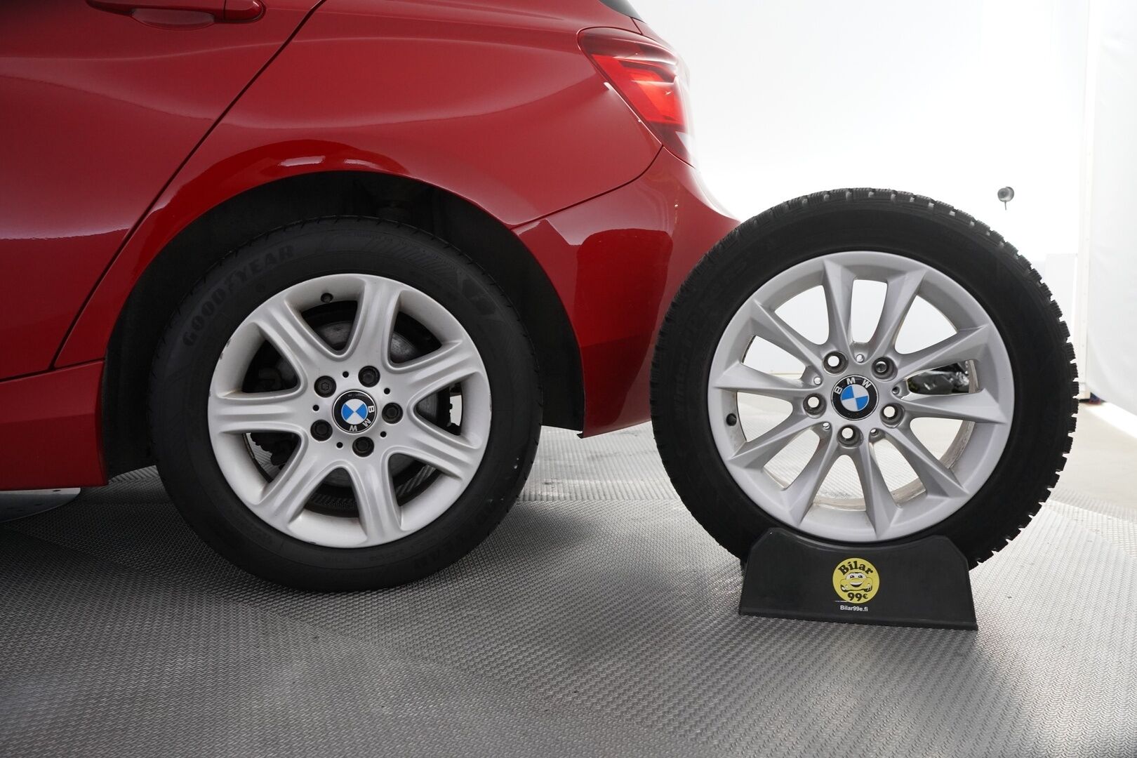 BMW 116 2012 F20 TwinPower Turbo Business A *Sporttipenkit / Vetokoukku / Vakkari / P.Tutkat / Xenon* - Suomi-auto / Kahdet renkaat alumiinivanteilla / Säännöllinen huoltohistoria / Lohkolämmitin talveksi