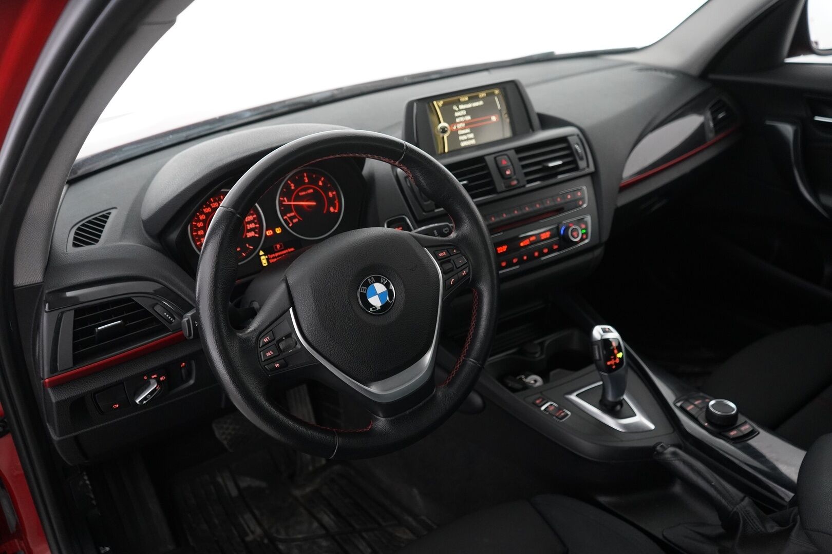 BMW 116 2012 F20 TwinPower Turbo Business A *Sporttipenkit / Vetokoukku / Vakkari / P.Tutkat / Xenon* - Suomi-auto / Kahdet renkaat alumiinivanteilla / Säännöllinen huoltohistoria / Lohkolämmitin talveksi