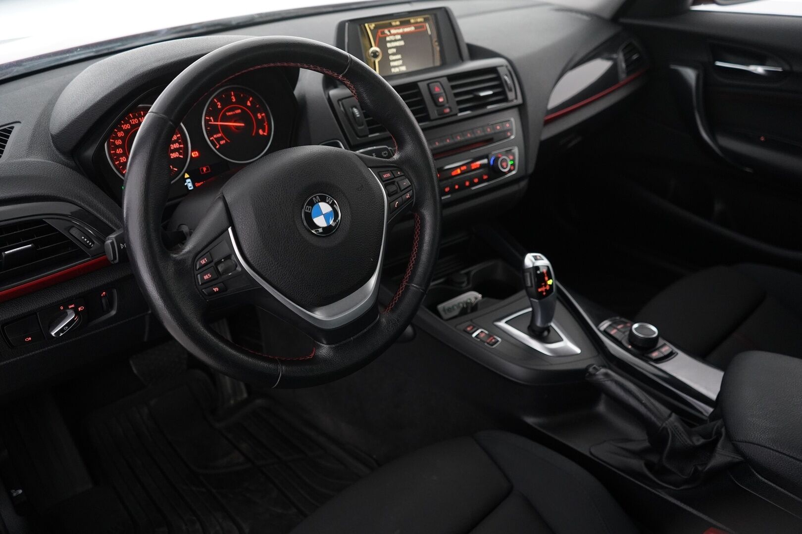 BMW 116 2012 F20 TwinPower Turbo A Business - Suomi-auto / Sporttipenkit / Koukku / Vakkari / P.Tutkat / Xenon 