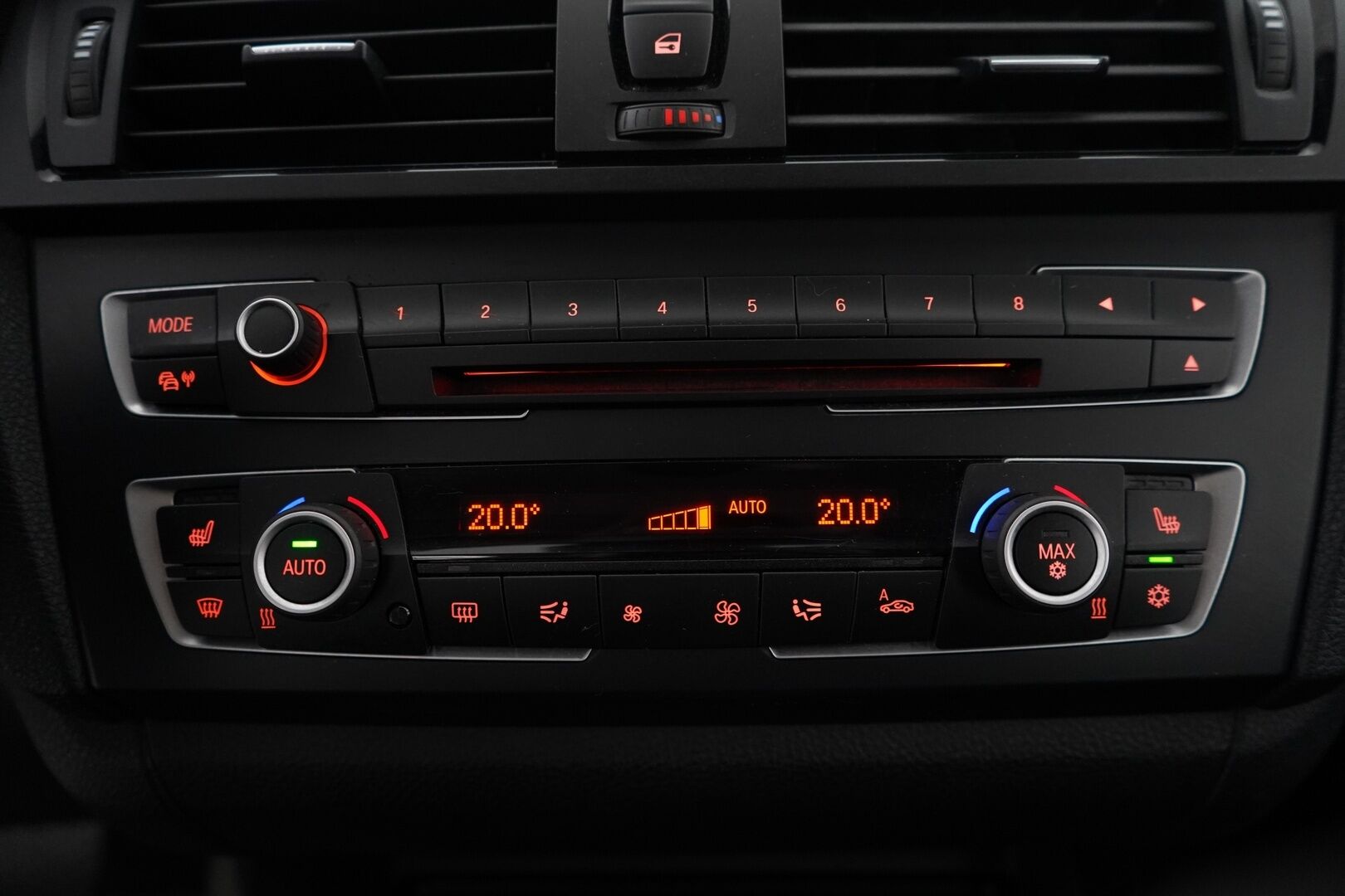 BMW 116 2012 F20 TwinPower Turbo A Business - Suomi-auto / Sporttipenkit / Koukku / Vakkari / P.Tutkat / Xenon 