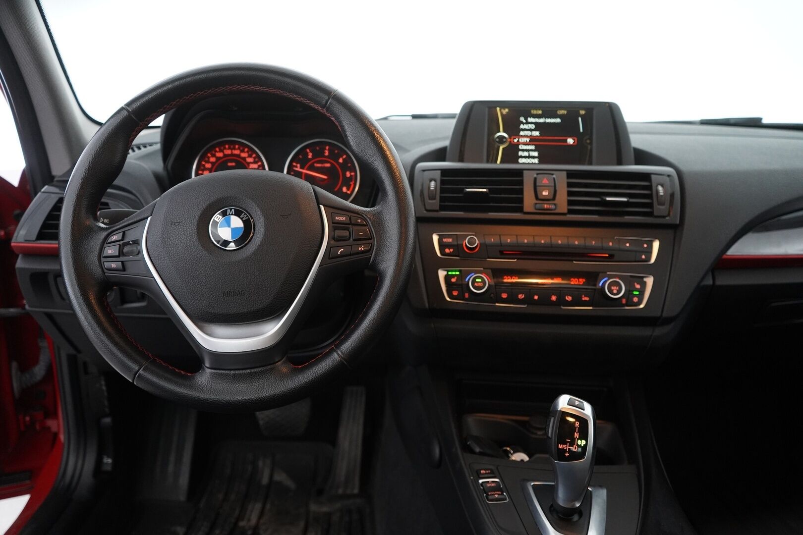 BMW 116 2012 F20 TwinPower Turbo Business A *Sporttipenkit / Vetokoukku / Vakkari / P.Tutkat / Xenon* - Suomi-auto / Kahdet renkaat alumiinivanteilla / Säännöllinen huoltohistoria / Lohkolämmitin talveksi
