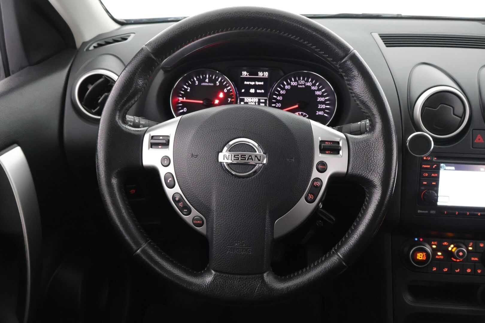 Nissan Qashqai 2012 1,6L Stop / Start System Acenta 2WD 5M/T Connect MY11