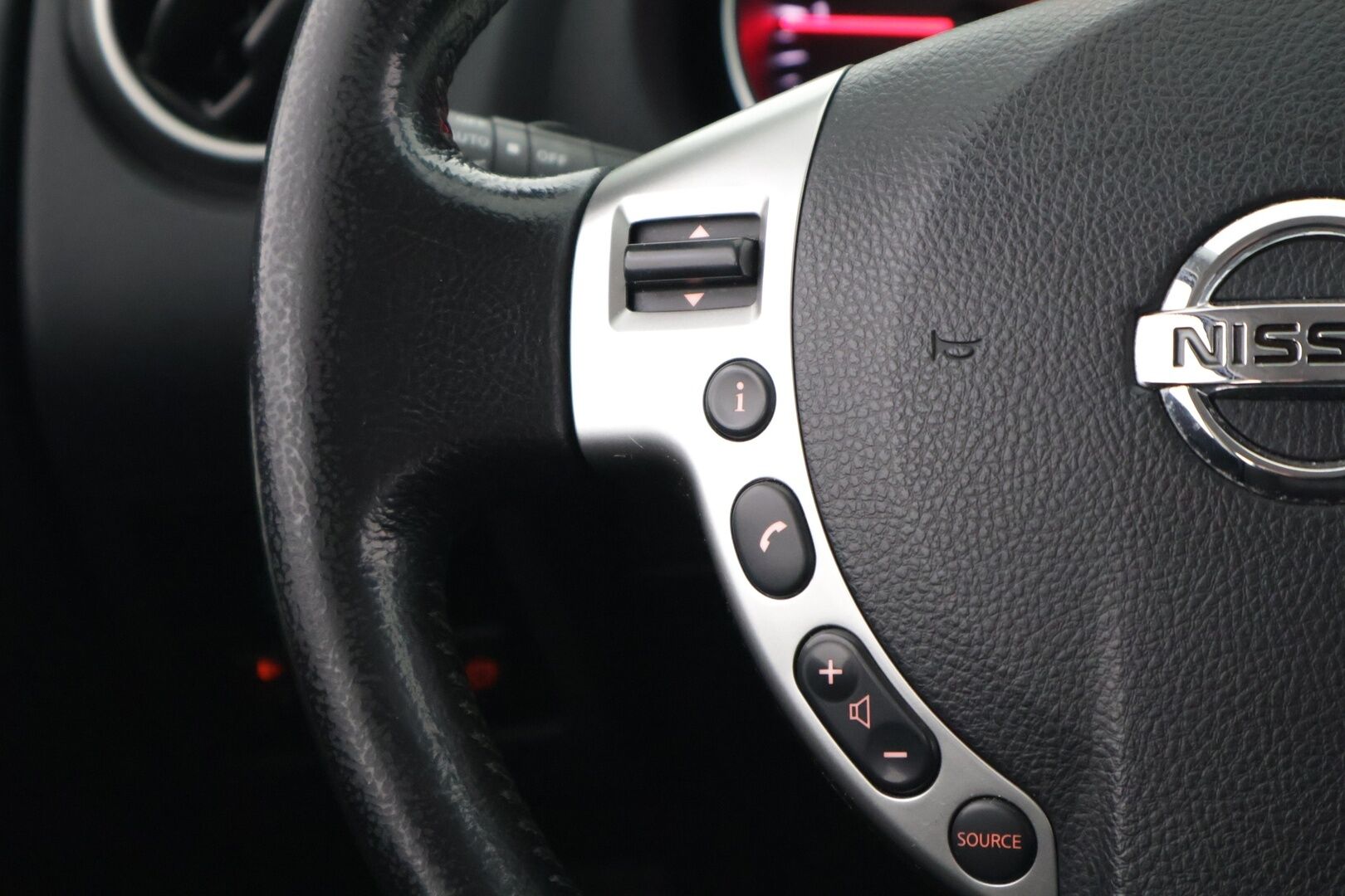 Nissan Qashqai 2012 1,6L Stop / Start System Acenta 2WD 5M/T Connect MY11