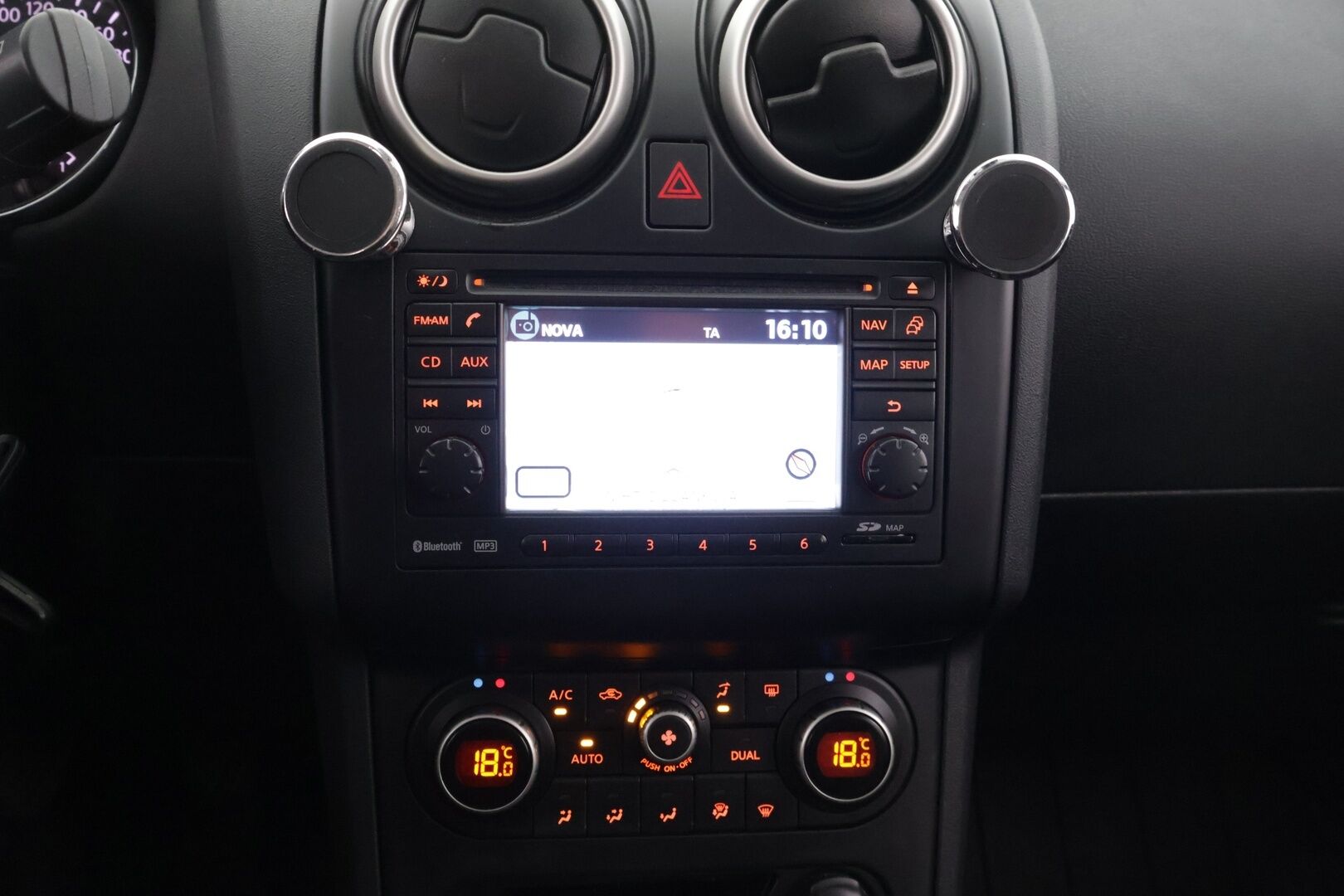 Nissan Qashqai 2012 1,6L Stop / Start System Acenta 2WD 5M/T Connect MY11