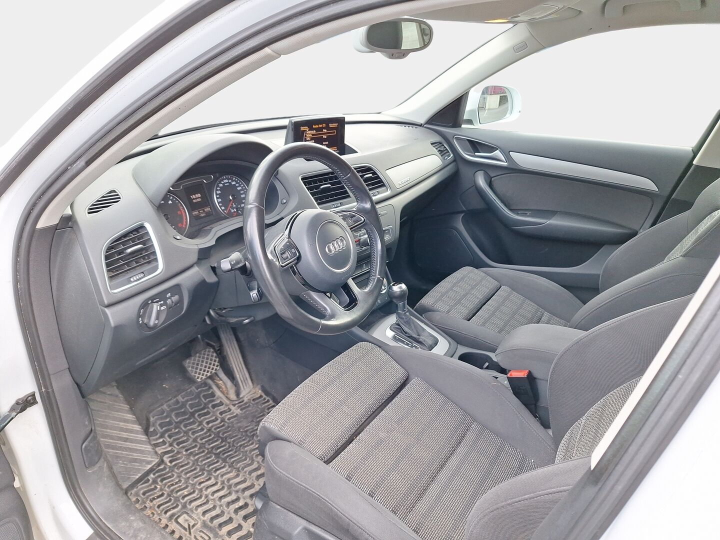 Audi Q3 2012 2,0 TDI quattro S tronic 130 kW Start-Stop Business *Sporttipenkit / Vakkari / S. Koukku / Tutka / Lohko / Suomiauto* - Hyvin huollettu Suomiauto kaksilla renkailla!