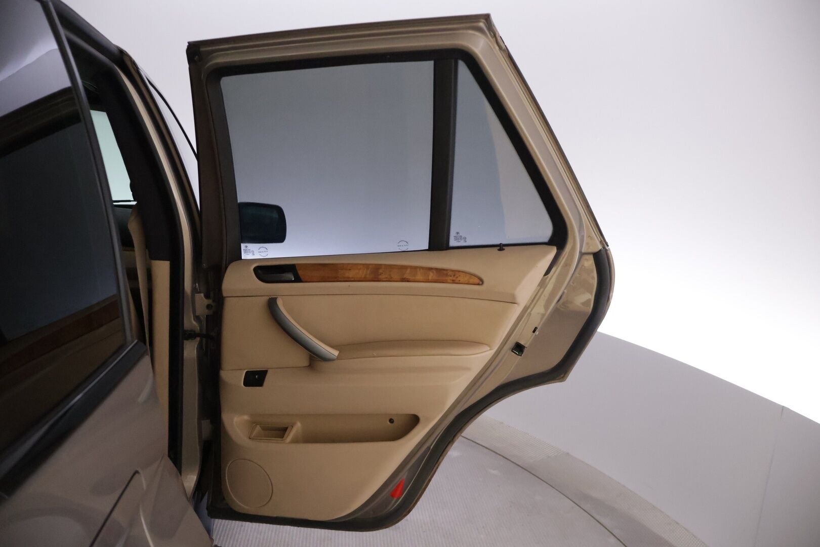 BMW X5 2004 3,0dA - | Myydään huutokaupat.com- sivustolla | Kamera | Nahat | 2x renkaat | Muistipenkki | 