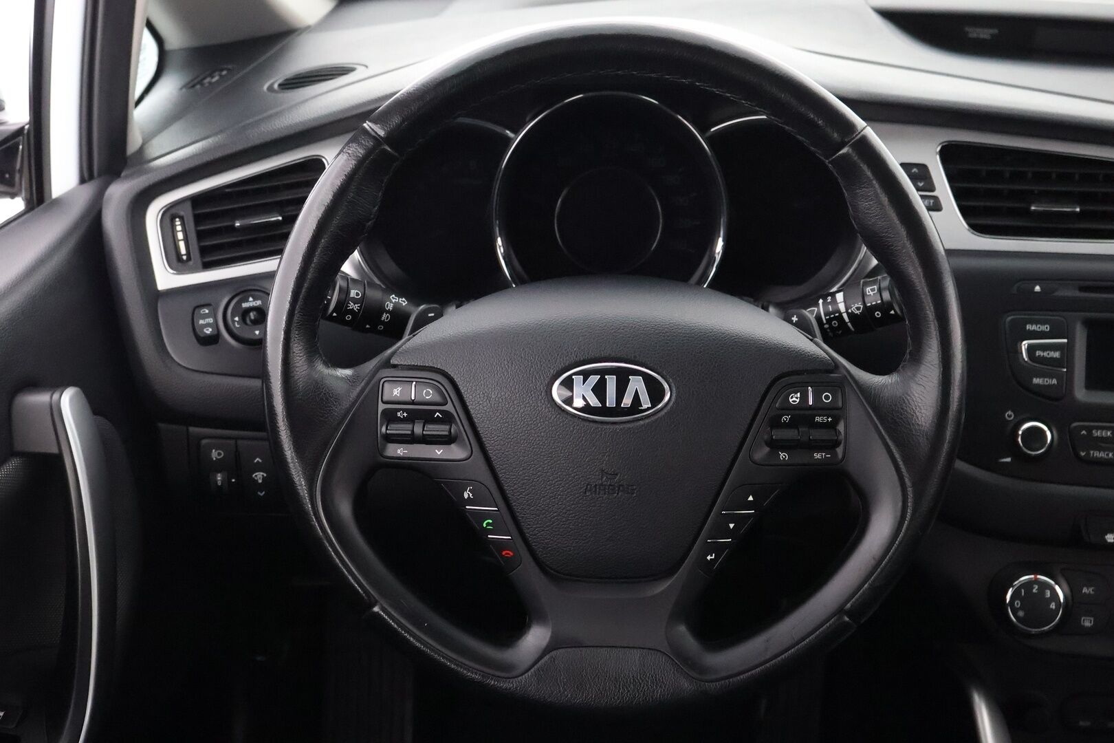 Kia cee'd 2013 1,6 EX SW DCT A/T - Suomiauto / Vakkari / Lohko / Ratinlämmitin / Tutkat / Bluetooth / Huippu siisti!