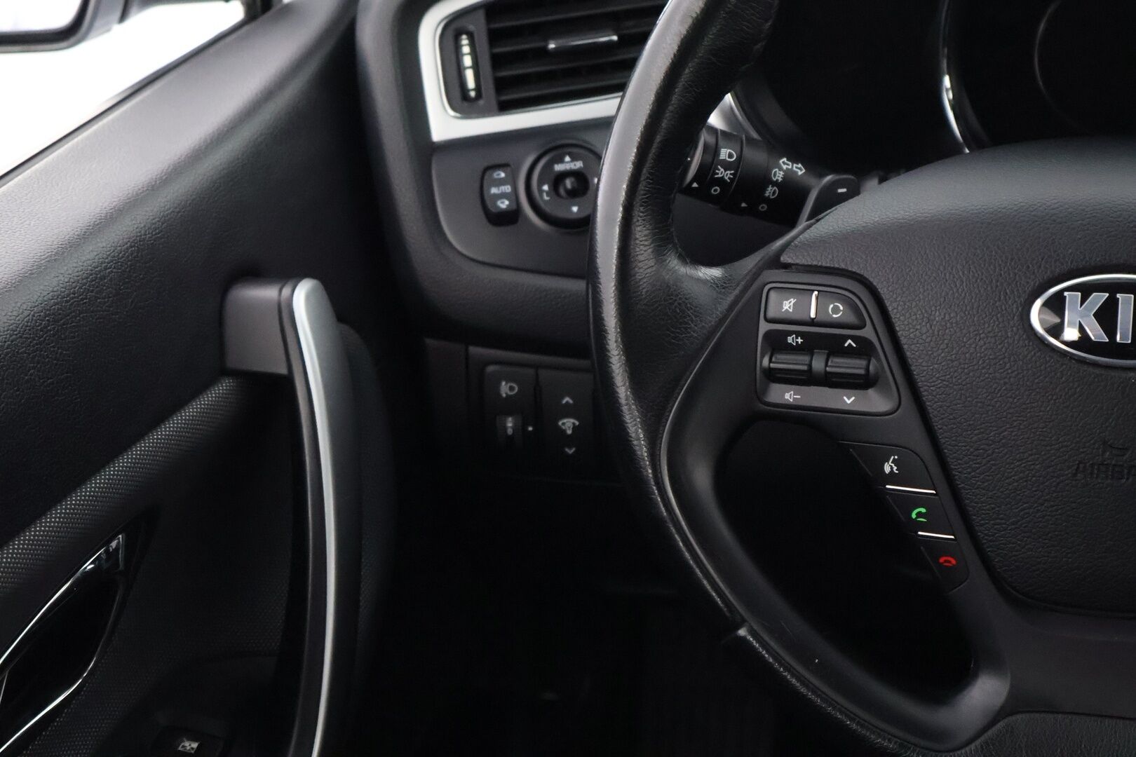 Kia cee'd 2013 1,6 EX SW DCT A/T - Suomiauto / Vakkari / Lohko / Ratinlämmitin / Tutkat / Bluetooth / Huippu siisti!
