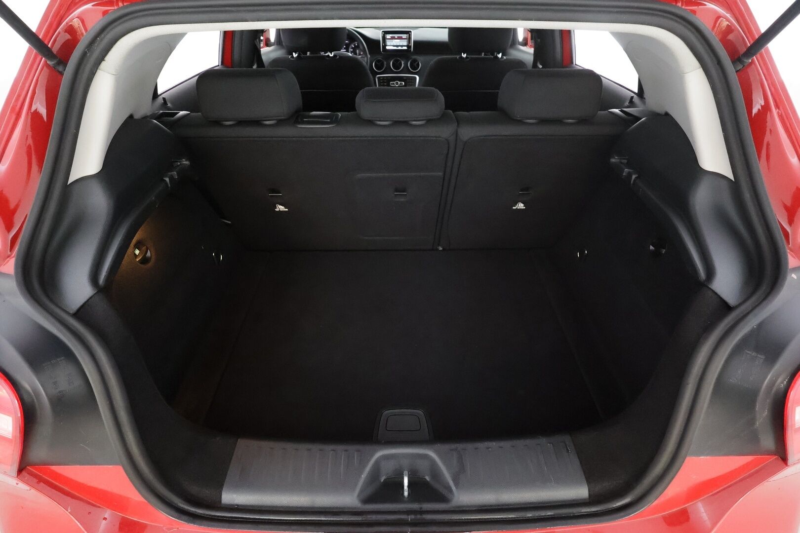 Mercedes-Benz A 2013 180 BE A * Suomi-auto / Vakkari / Lohko+Sisä / Koukku / Bluetooth / 2xRenkaat * - Merkkihuollettu