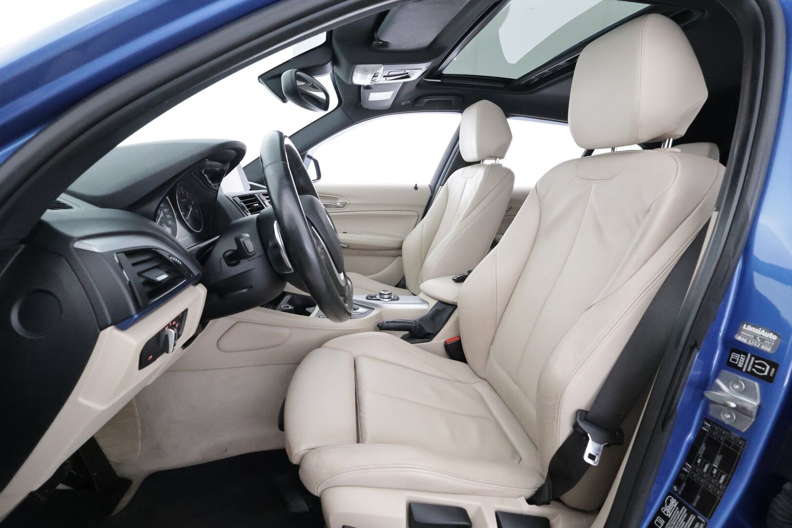 BMW M135I 2013 F20 Hatchback M135i A xDrive - | H&K | Vakkari | Lohko | Sporttinahat | Kattoluukku | P.tutkat | Xenon | Urheilullinen alusta | Suomi-auto |
