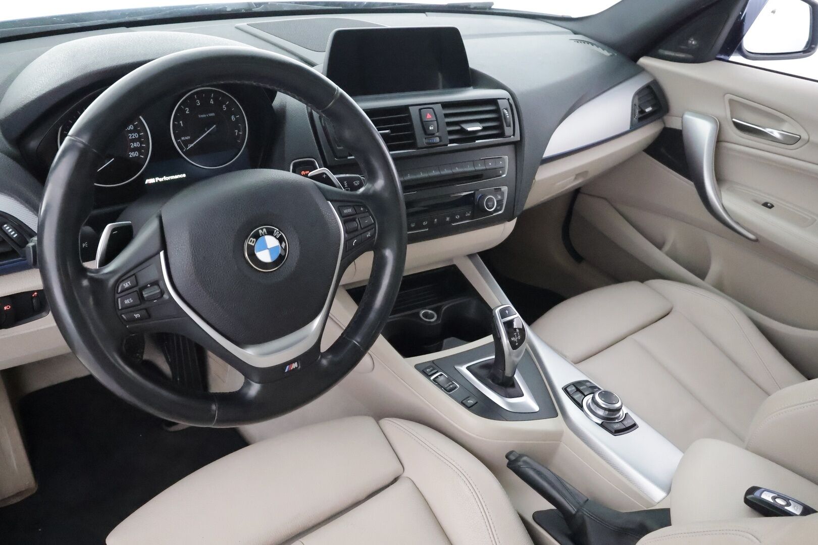 BMW M135I 2013 F20 Hatchback M135i A xDrive - | H&K | Vakkari | Lohko | Sporttinahat | Kattoluukku | P.tutkat | Xenon | Urheilullinen alusta | Suomi-auto |